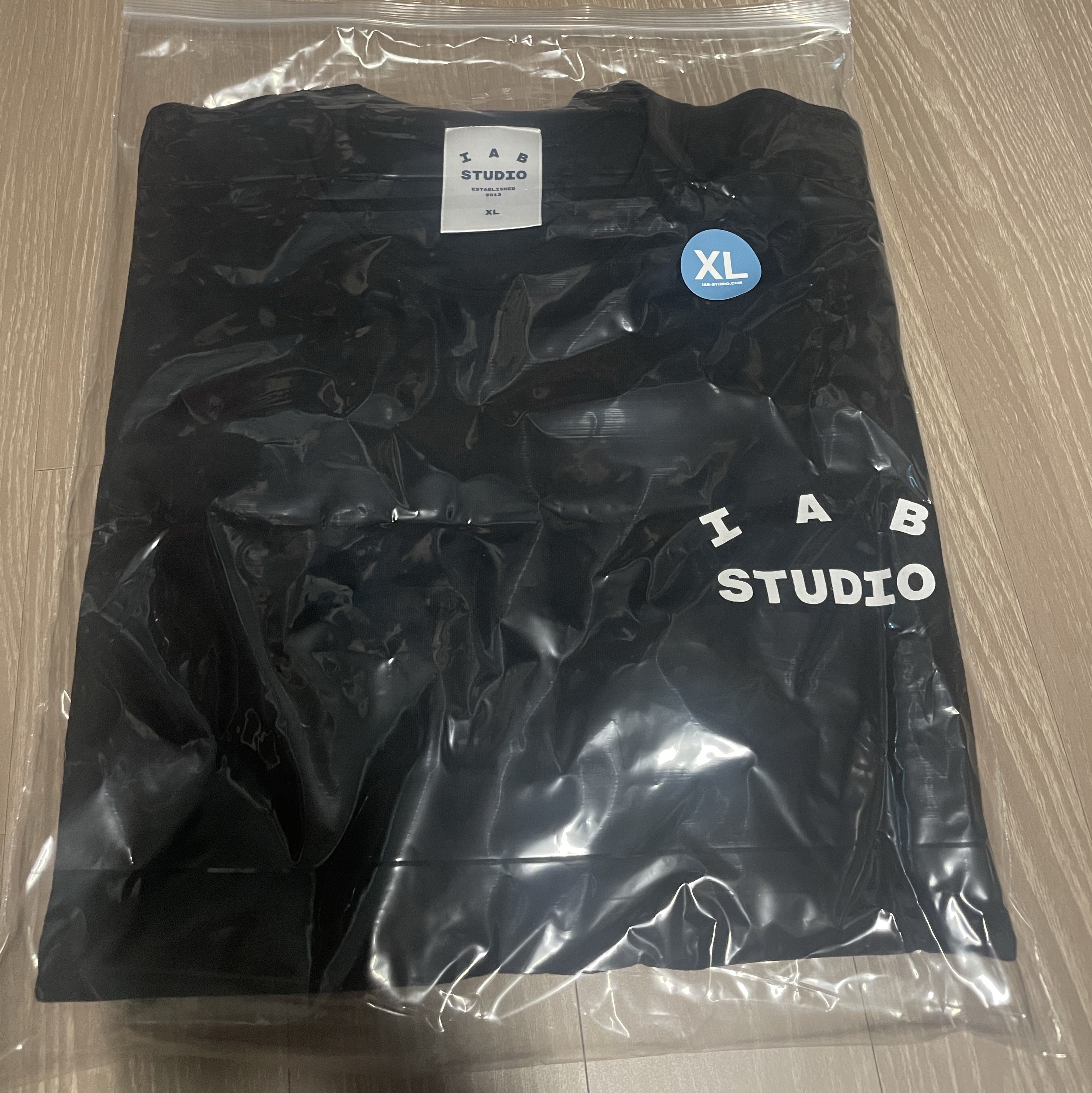 IAB Studio Basic T-Shirt Black White 착용 스타일