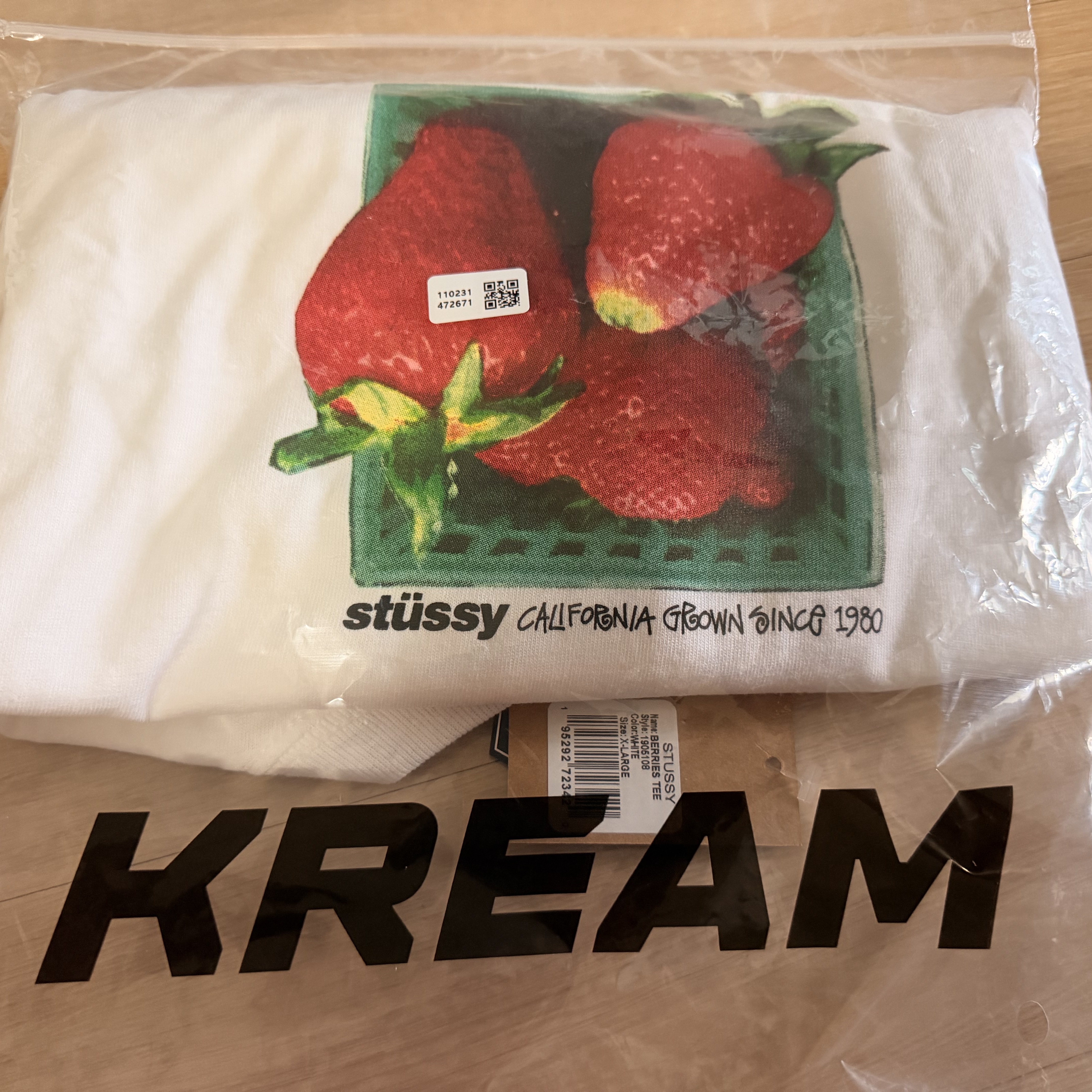 Stussy Berries T-Shirt White 착용 스타일