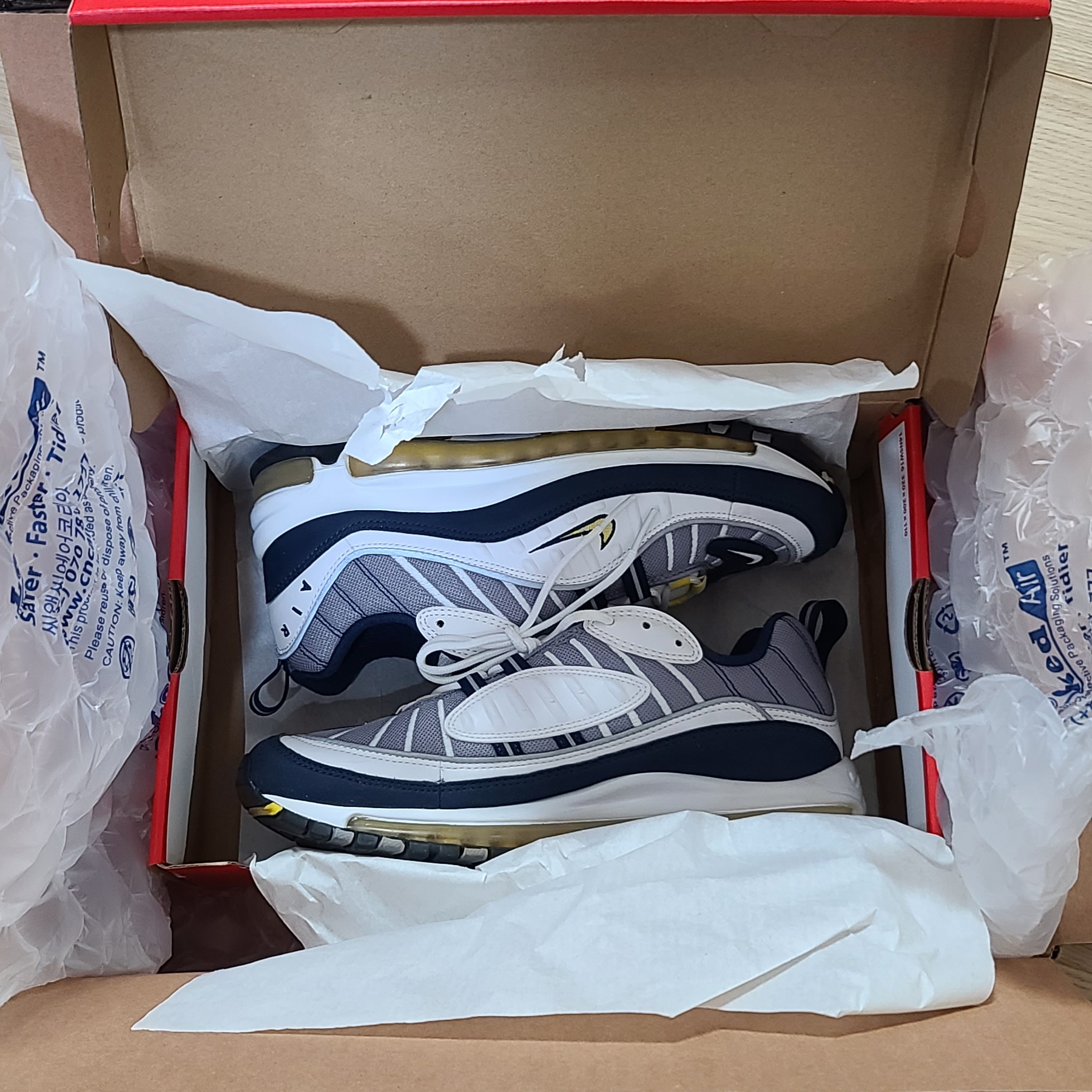 Nike Air Max 98 Yellow White Navy 착용 스타일