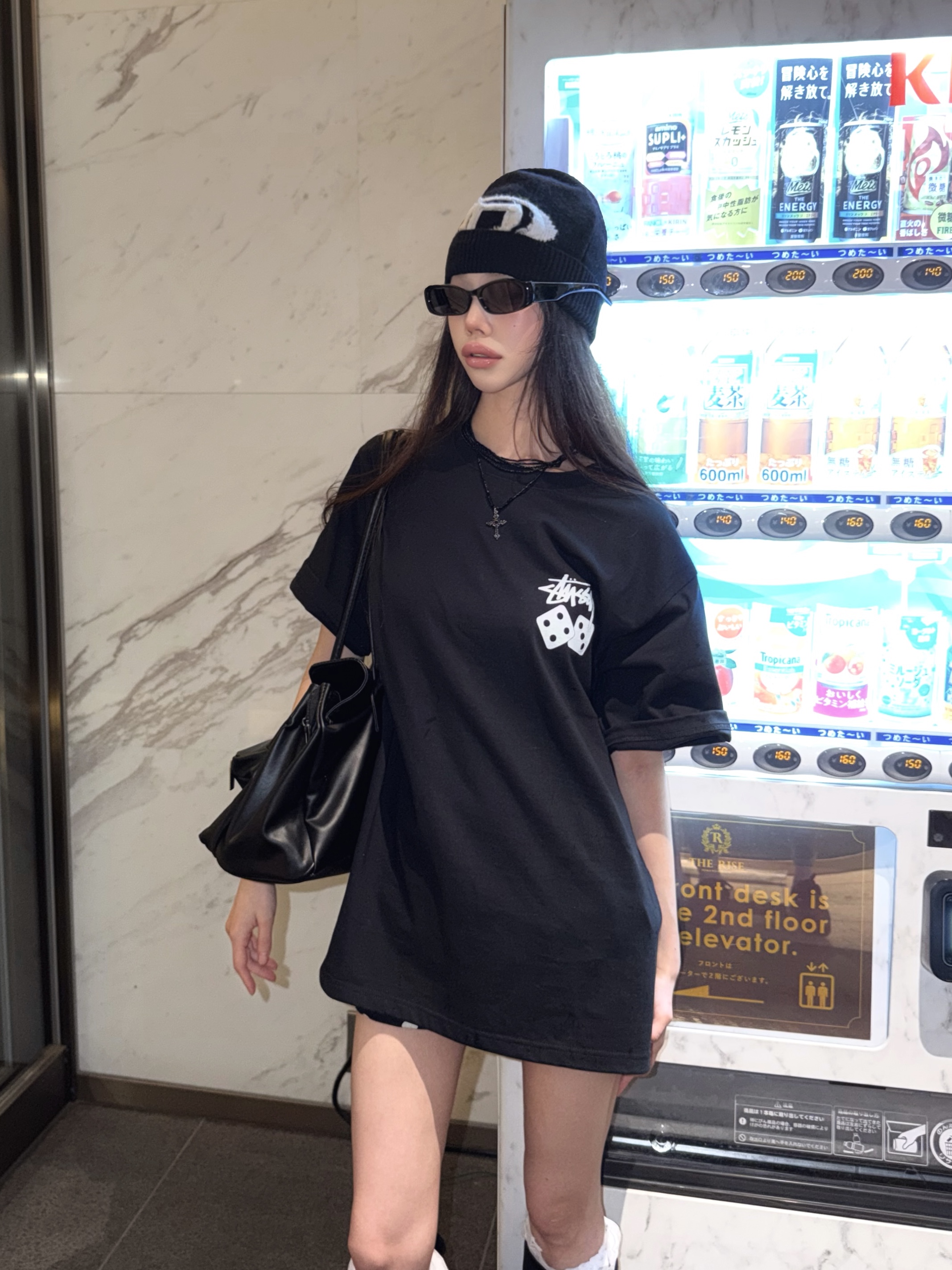 Stussy Dice Pigment Dyed T-Shirt Black 2023 착용 스타일 - 2