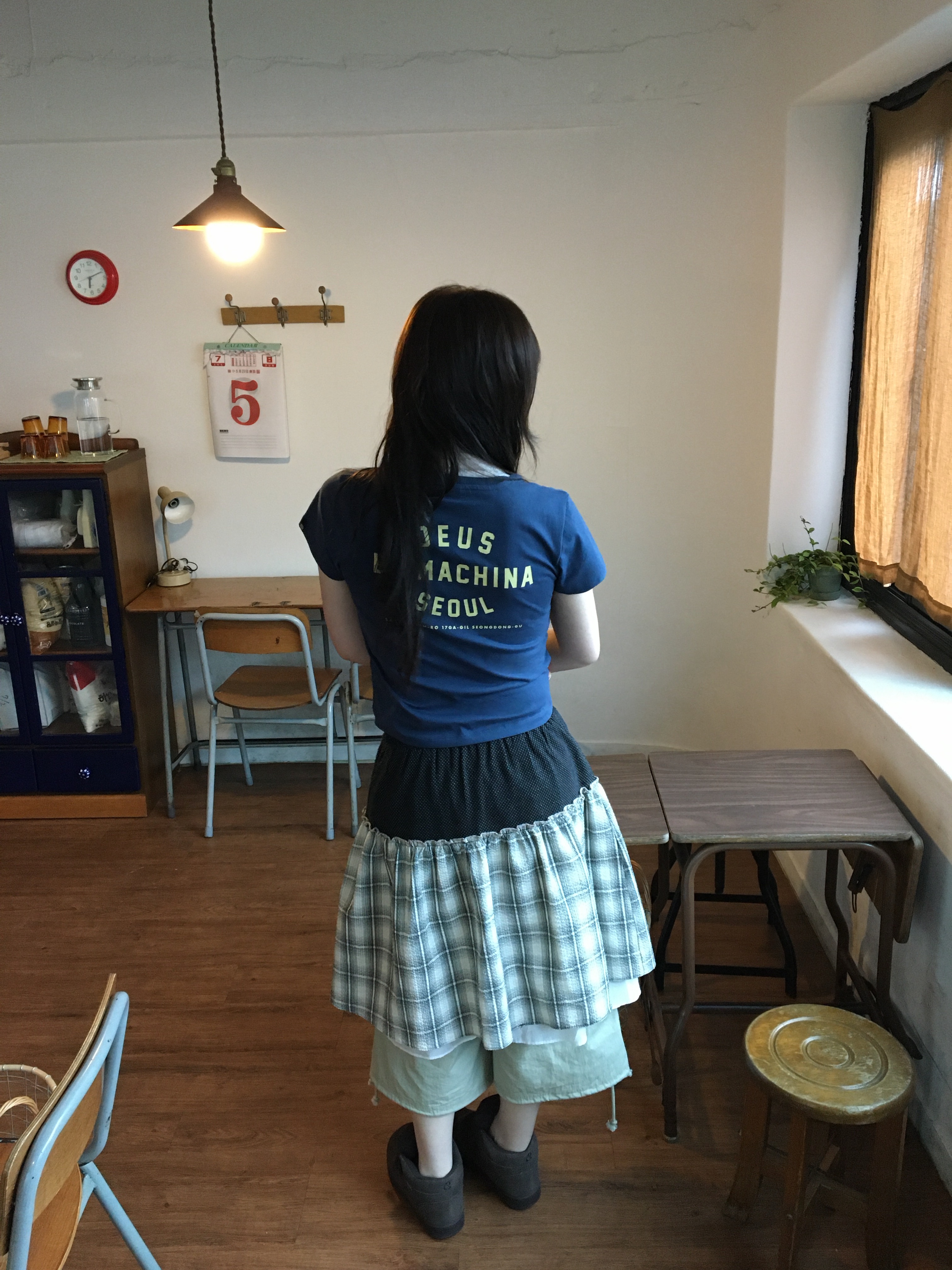 (W) Deus Ex Machina Seoul College Address T-Shirt Navy 착용 스타일 - 1