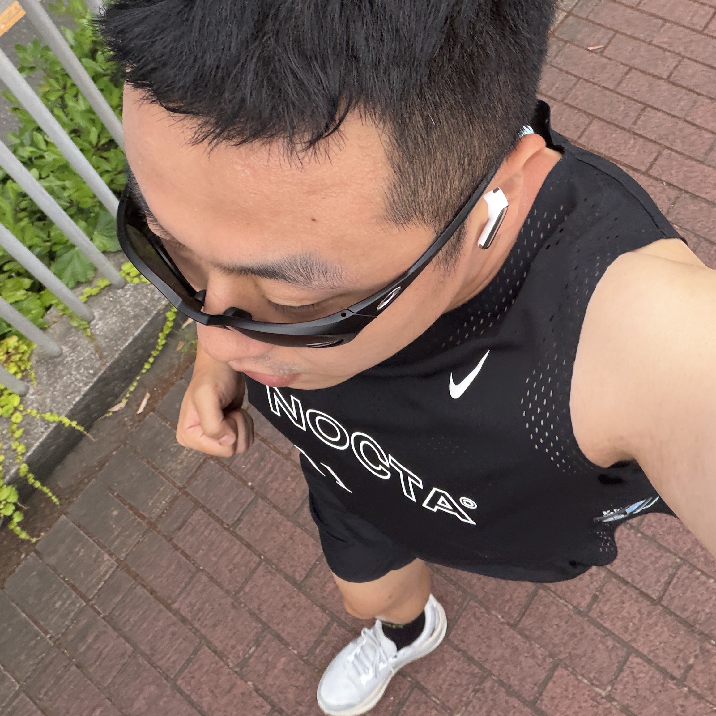 Nike x Drake Nocta Basketball Lightweight Jersey Black (DV3649-010), Oakley Eye Jacket Redux Matte Black Frame Prizm Grey Lenses High Bridge Fit 착용 스타일