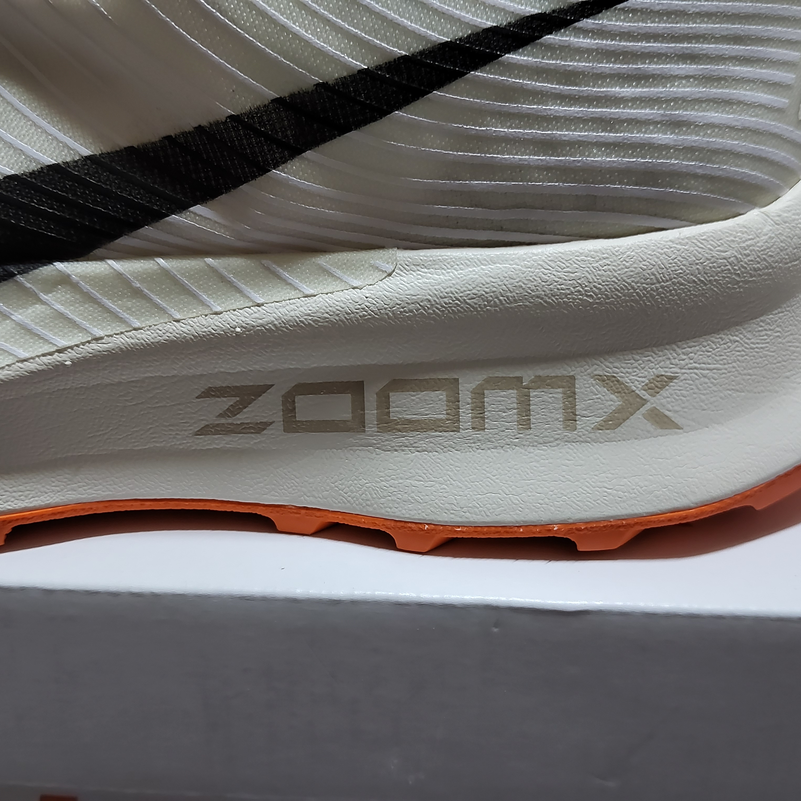 Nike ACG Ultrafly Trail Sail White Safety Orange 착용 스타일 - 7