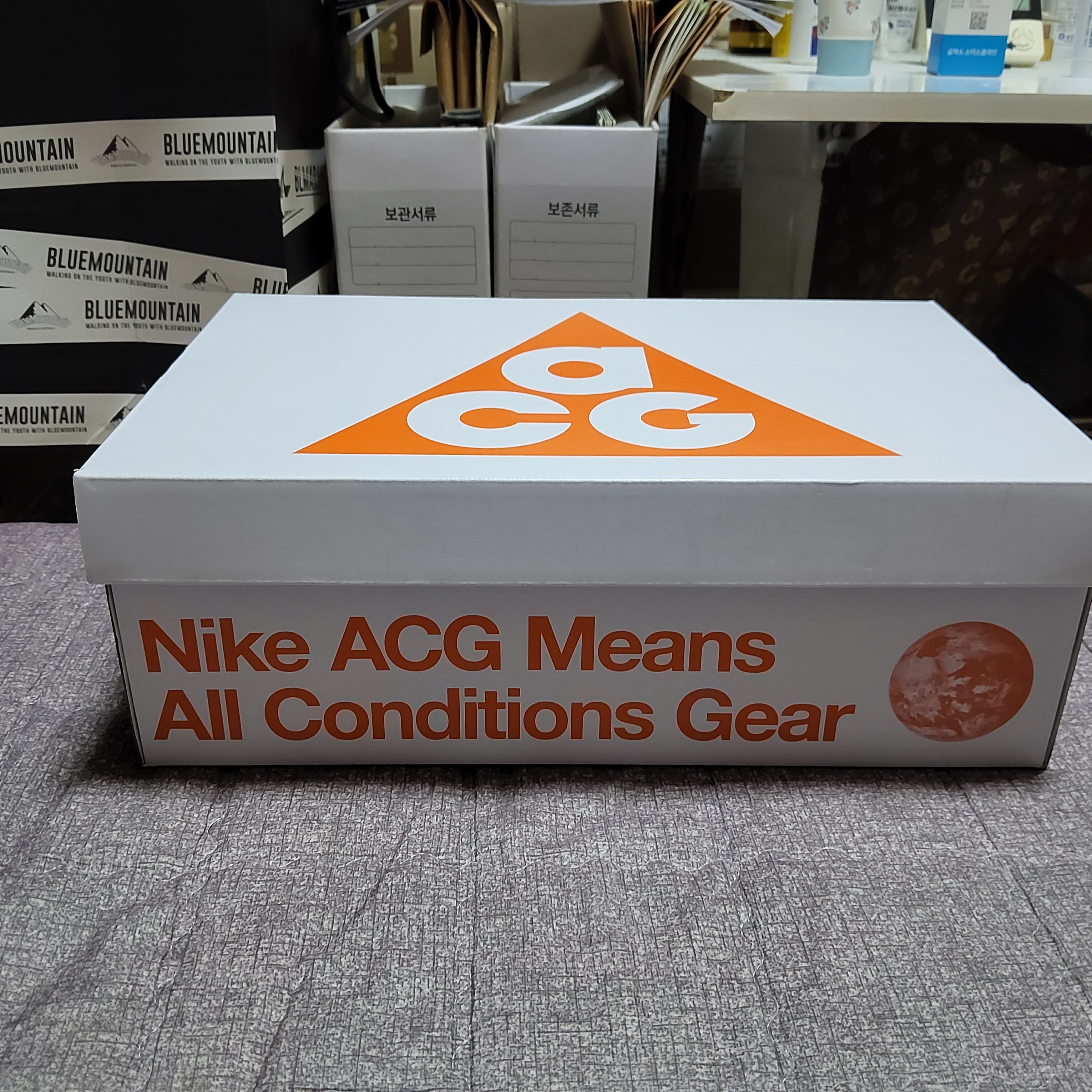 Nike ACG Ultrafly Trail Sail White Safety Orange 착용 스타일 - 10