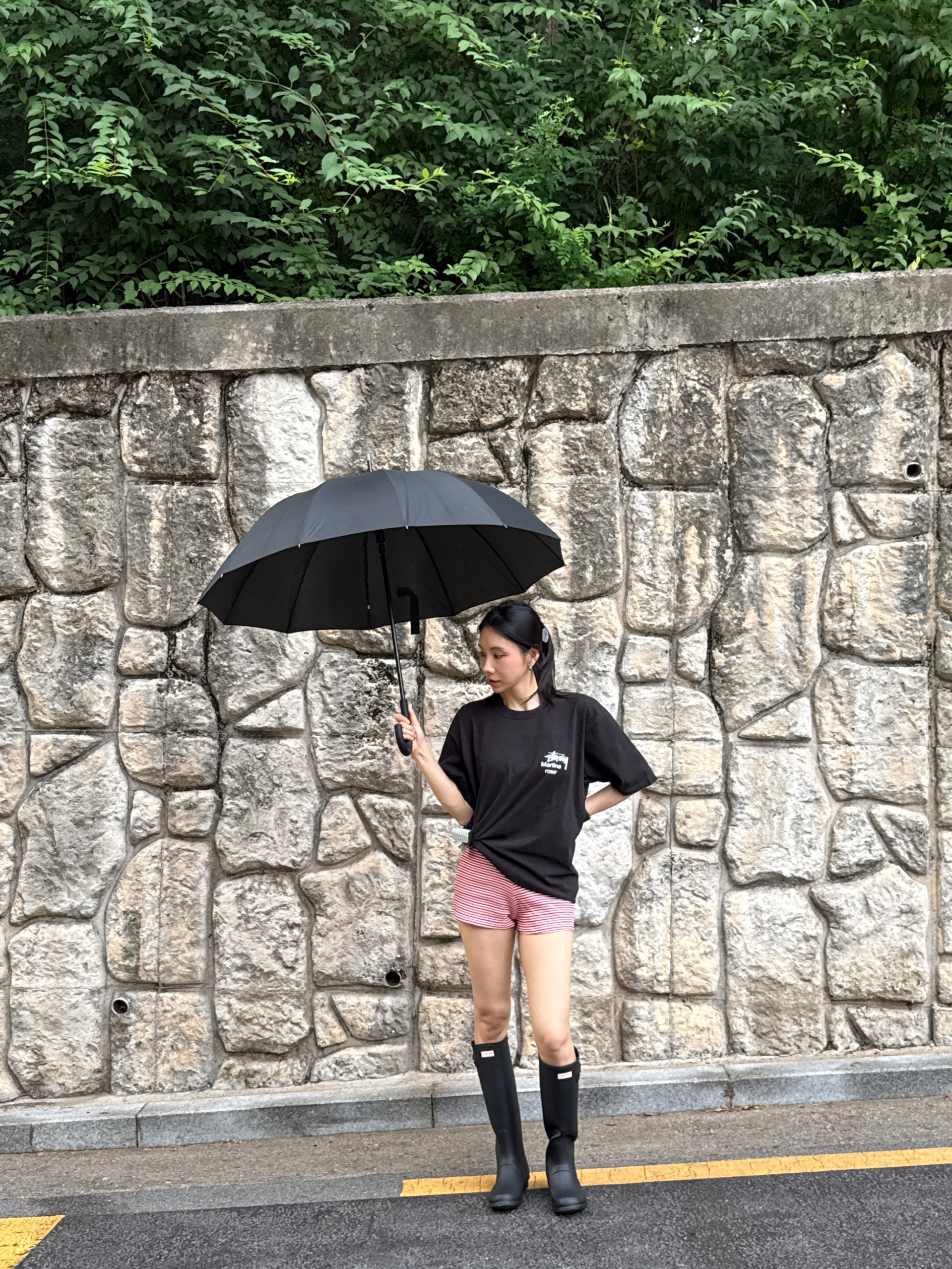 (W) Hunter Original Tall Rain Boots Black 착용 스타일 - 6