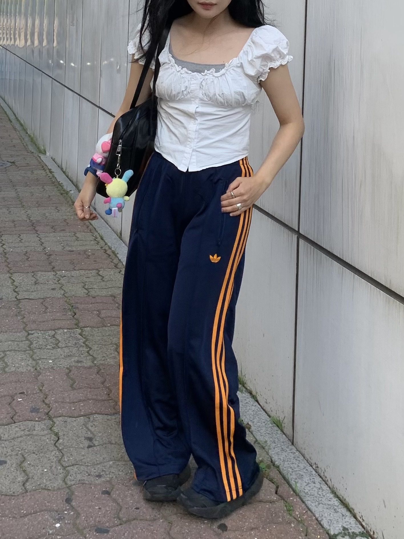 (W) Adidas Adicolor Classic Firebird Loose Track Pants Night Indigo Crew Orange - KR Sizing 착용 스타일 - 3