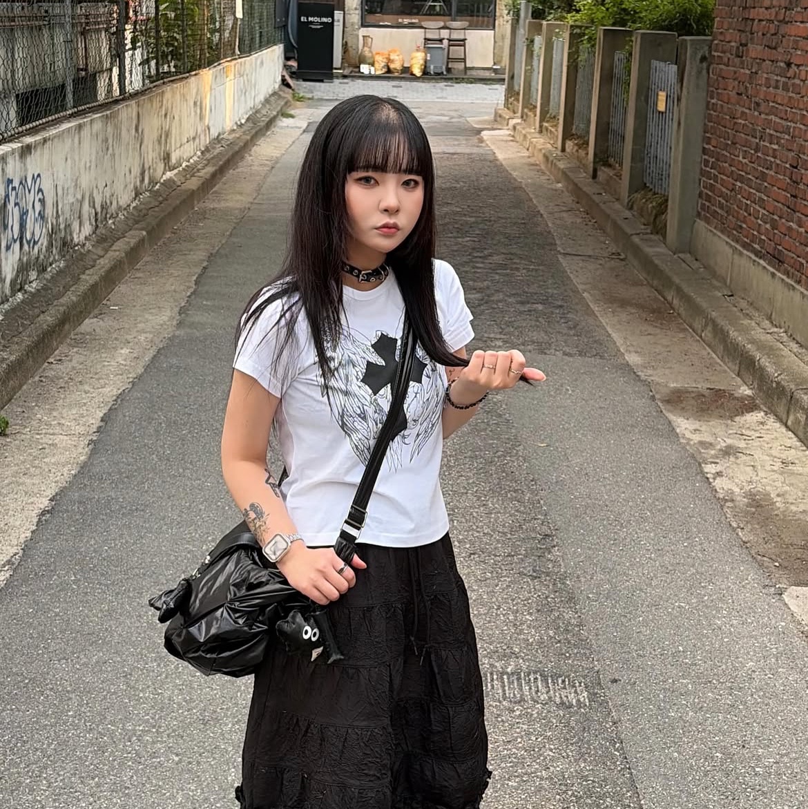 SLOW RECORD HOUSE Cross Wing T-Shirt White 착용 스타일 - 4