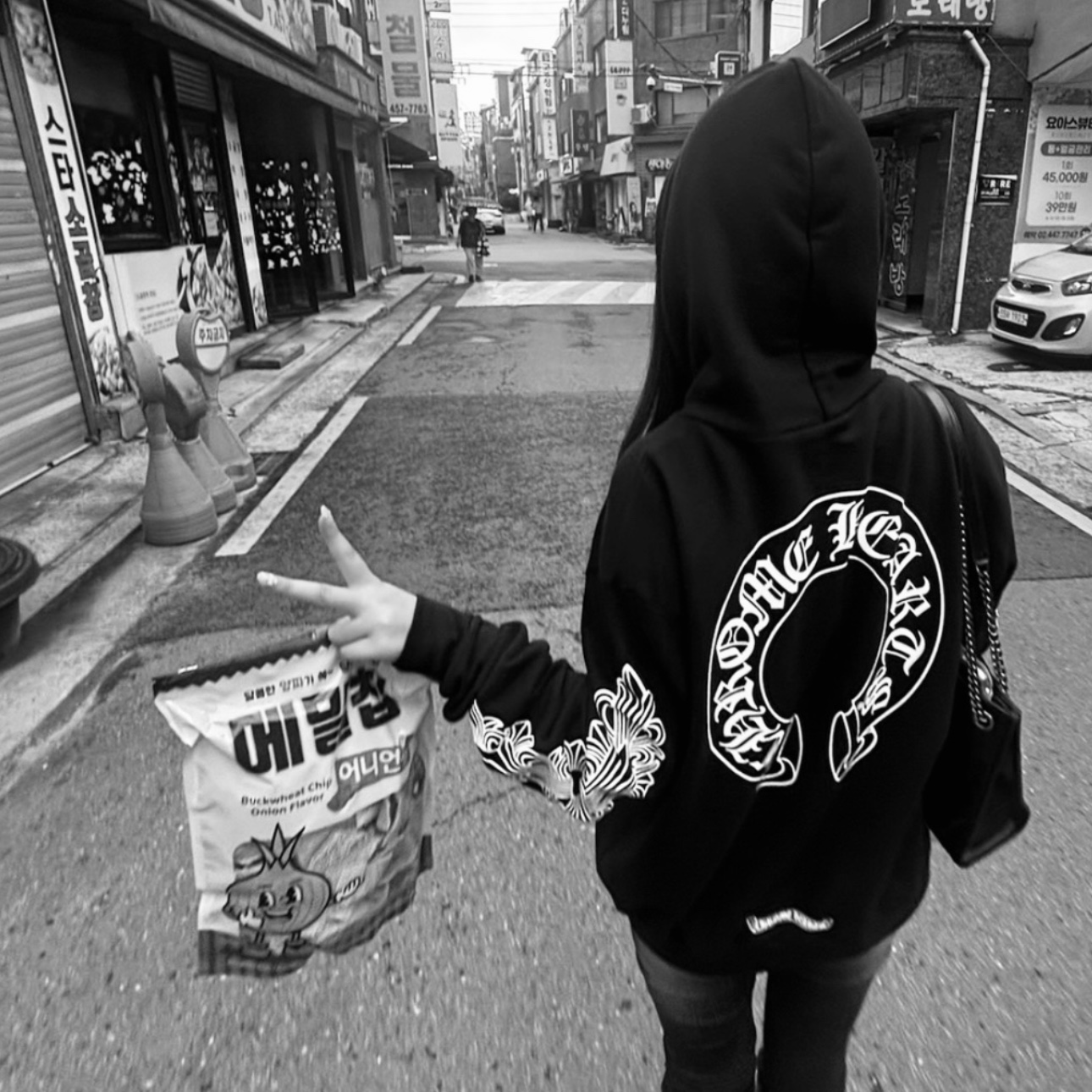 Chrome Hearts Horseshoe Floral Fleece Zip-Up Hoodie Black 착용 스타일