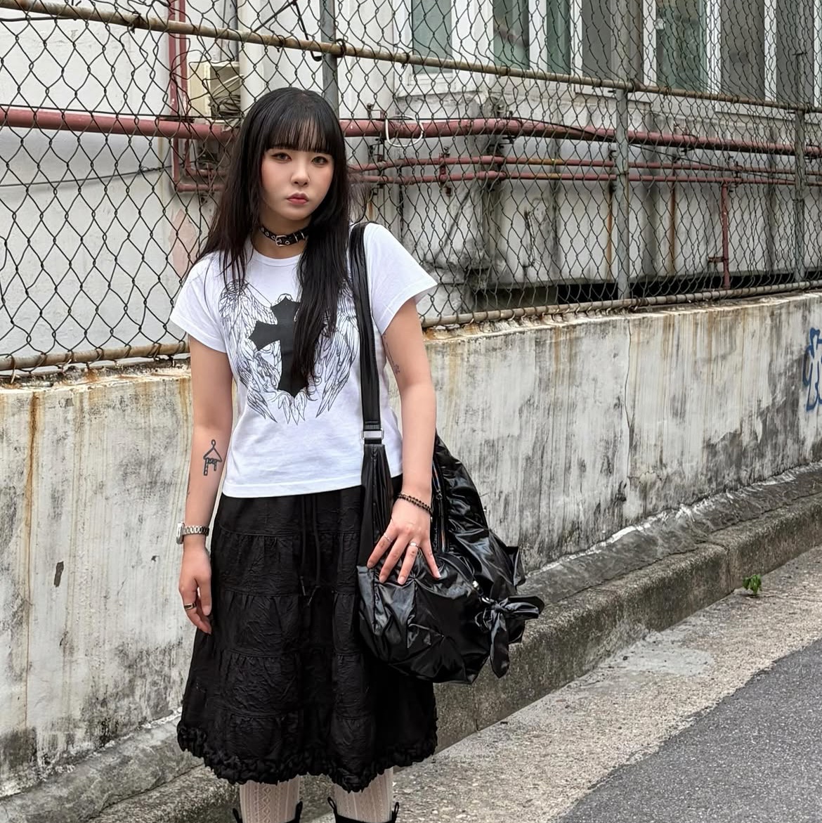 SLOW RECORD HOUSE Cross Wing T-Shirt White 착용 스타일 - 6