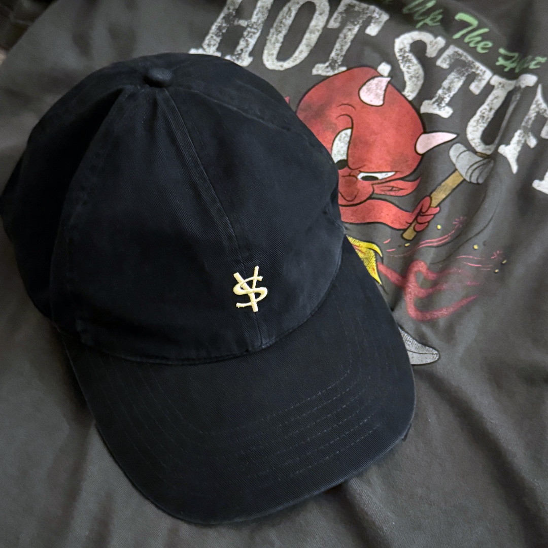 Sunday Ceremony Sy Classic Vintage Logo Cap - Black, [KREAM 단독][니티드X림박스] Knitted Relaxed Washing Denim Two-Tuck Cinch Back Shorts Washing Blue 착용 스타일 - 2