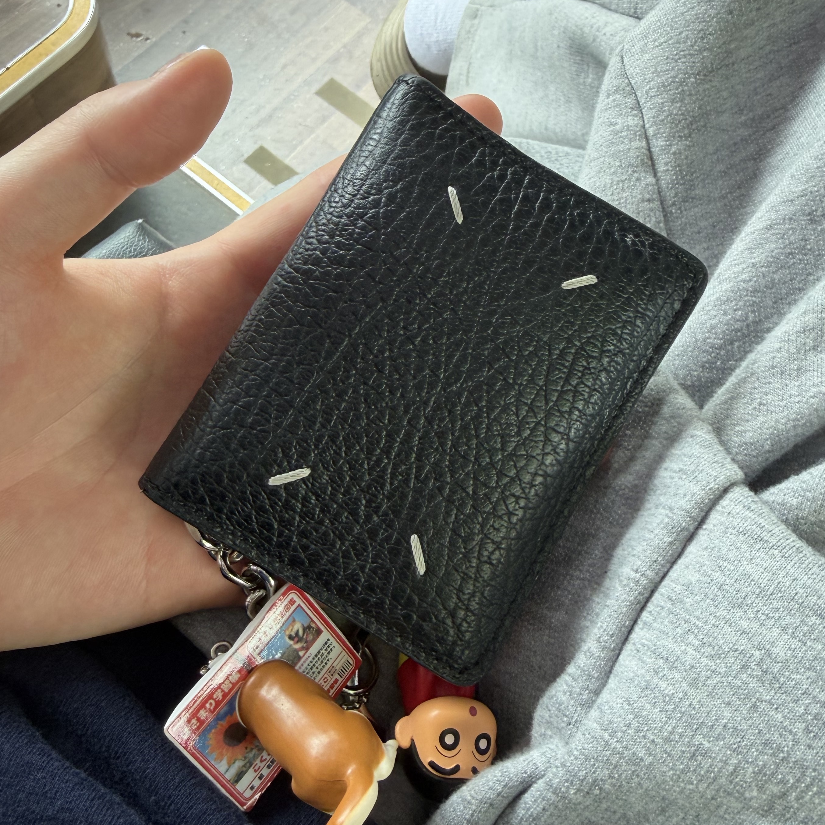 Maison Margiela Keyring Wallet Black 착용 스타일 - 1