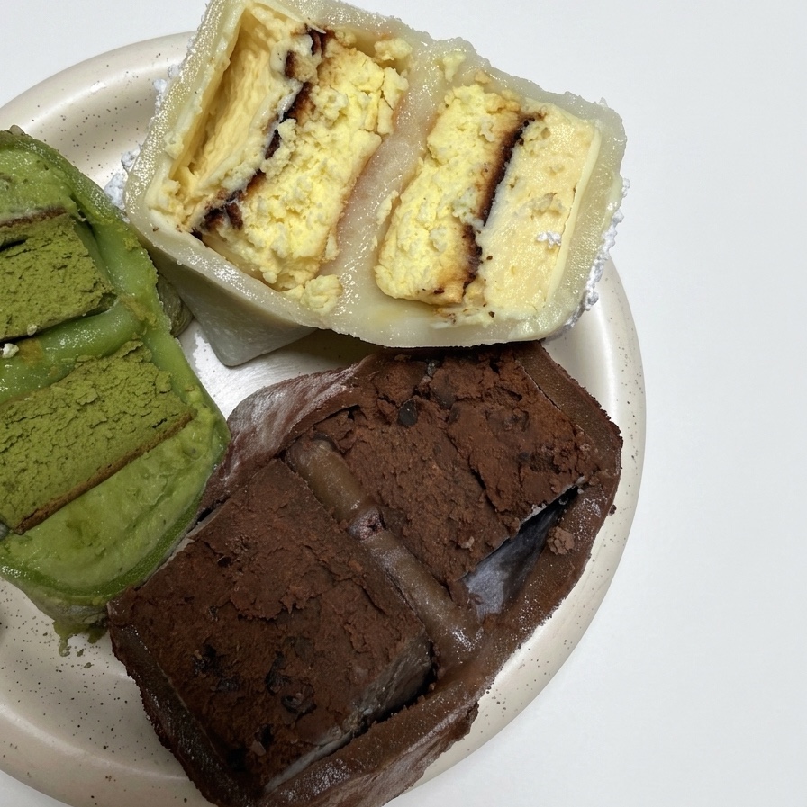 [KREAM 단독] What A Bread Mochi Cheesecake 착용 스타일 - 4