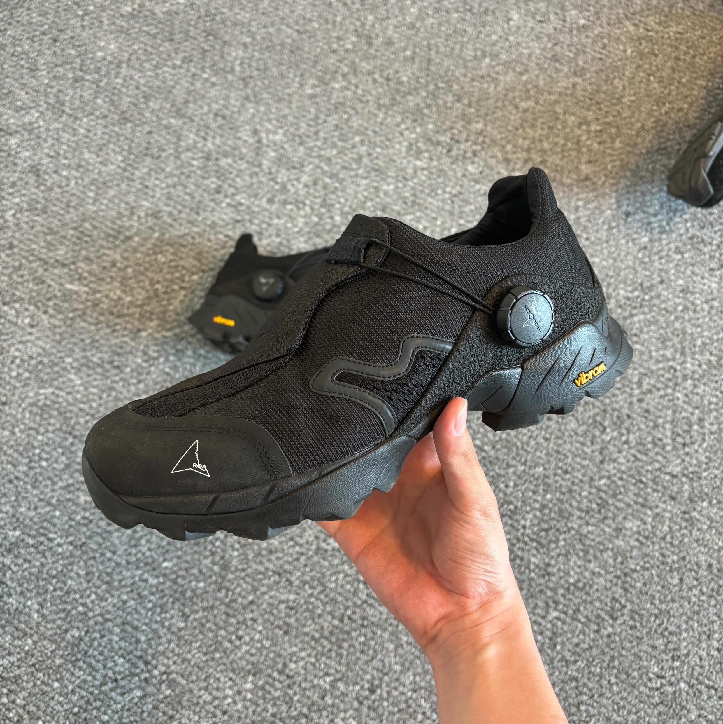 Roa Hiking Minaar Black, Roa Hiking Katharina Black 착용 스타일 - 1