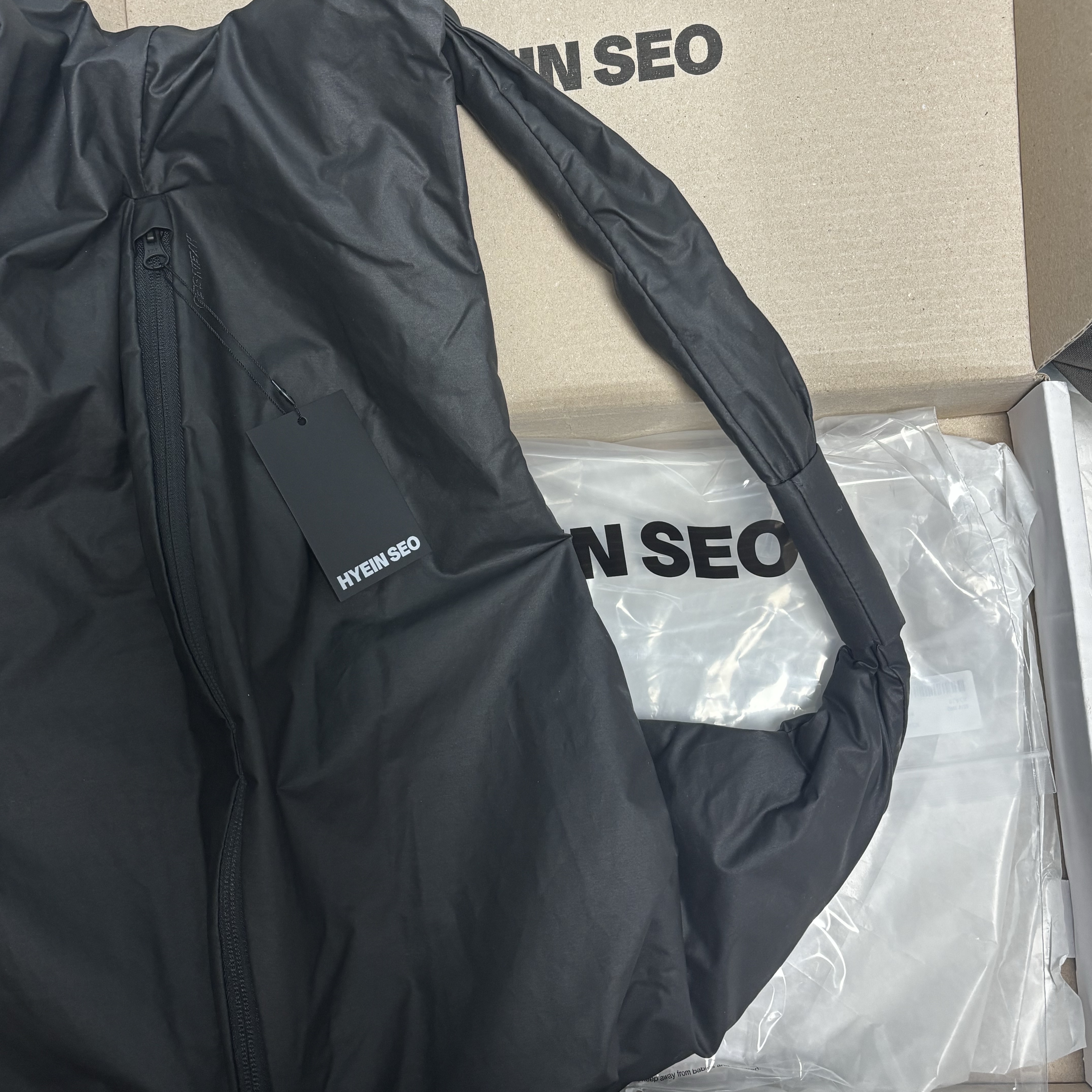 Hyein Seo Backpack Black 착용 스타일
