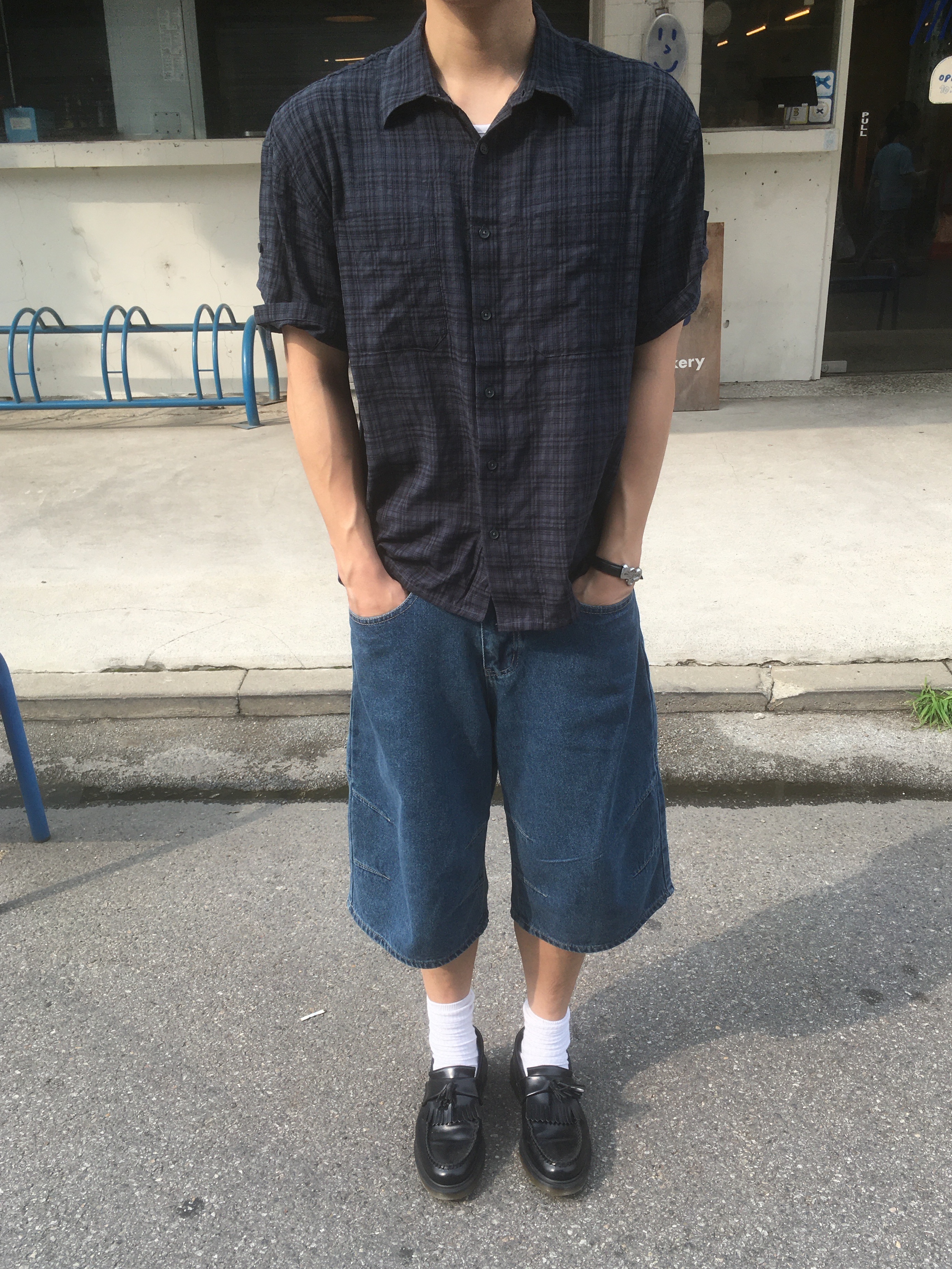 Dr. Martens Adrian Smooth Black, TOWTOW.ARCHIVE Timeless Twist Wristlet V3_Black&Silver 착용 스타일 - 5