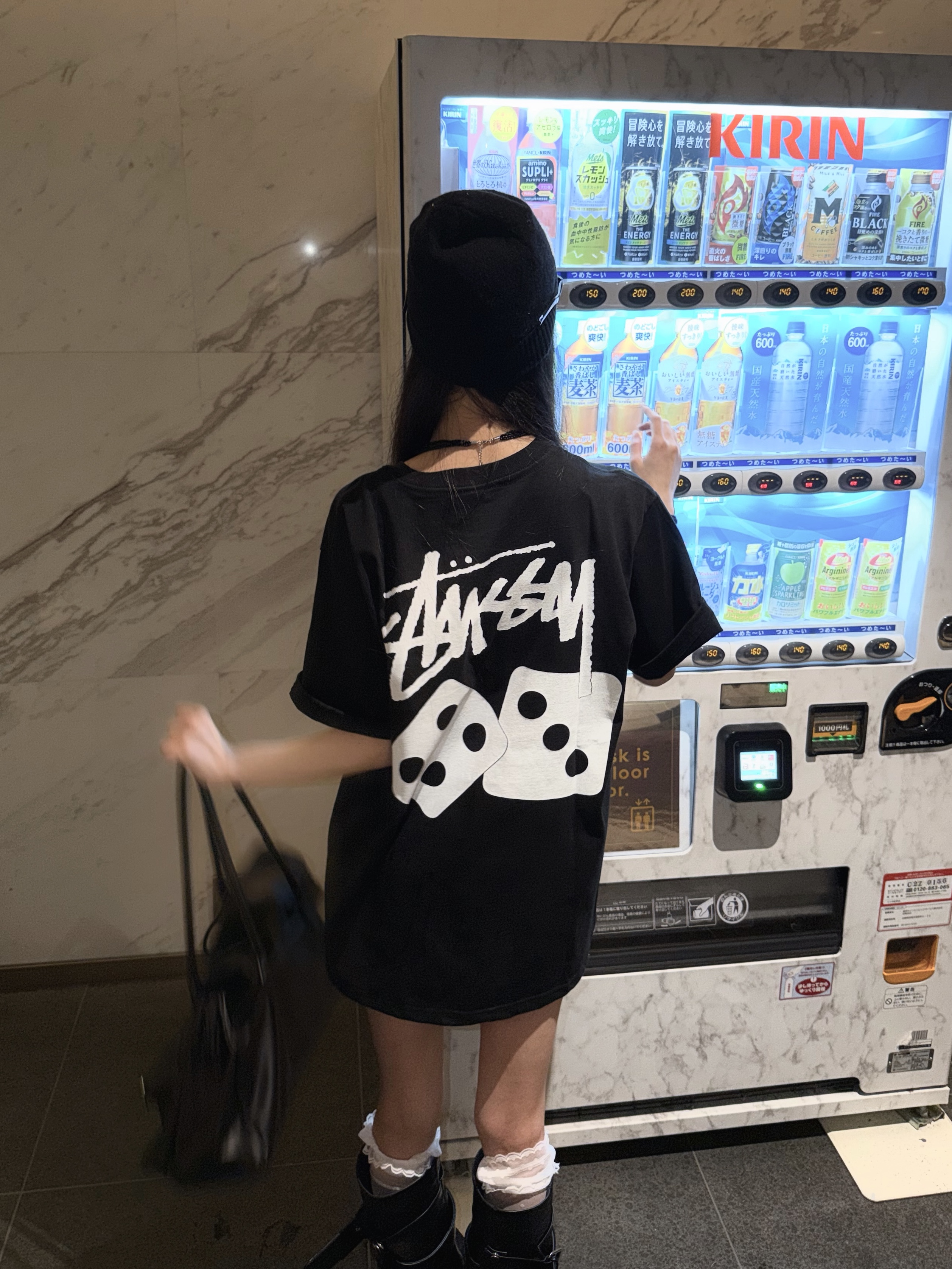 Stussy Dice Pigment Dyed T-Shirt Black 2023 착용 스타일 - 3