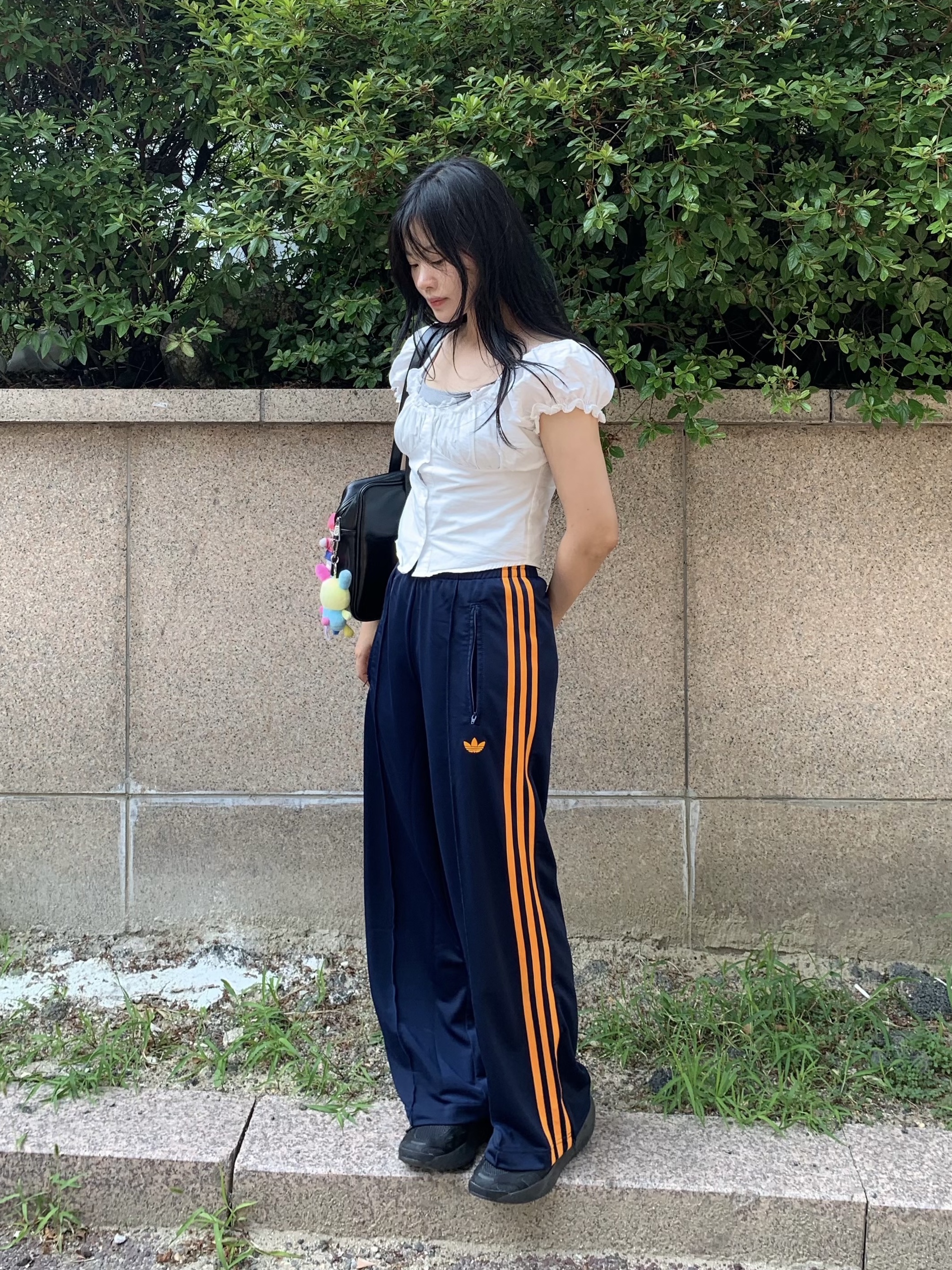 (W) Adidas Adicolor Classic Firebird Loose Track Pants Night Indigo Crew Orange - KR Sizing 착용 스타일 - 1