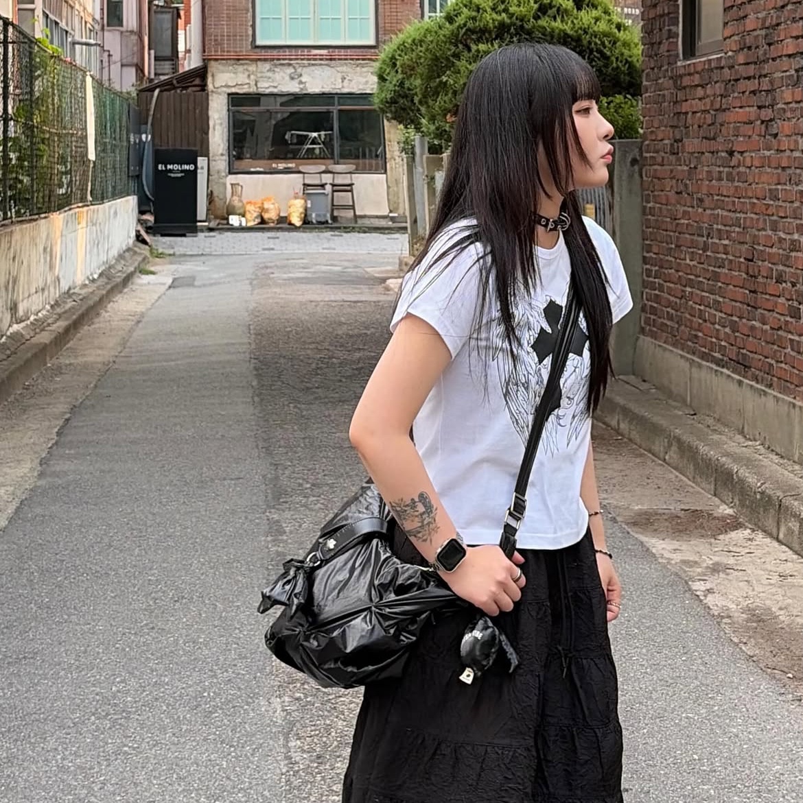 SLOW RECORD HOUSE Cross Wing T-Shirt White 착용 스타일 - 2