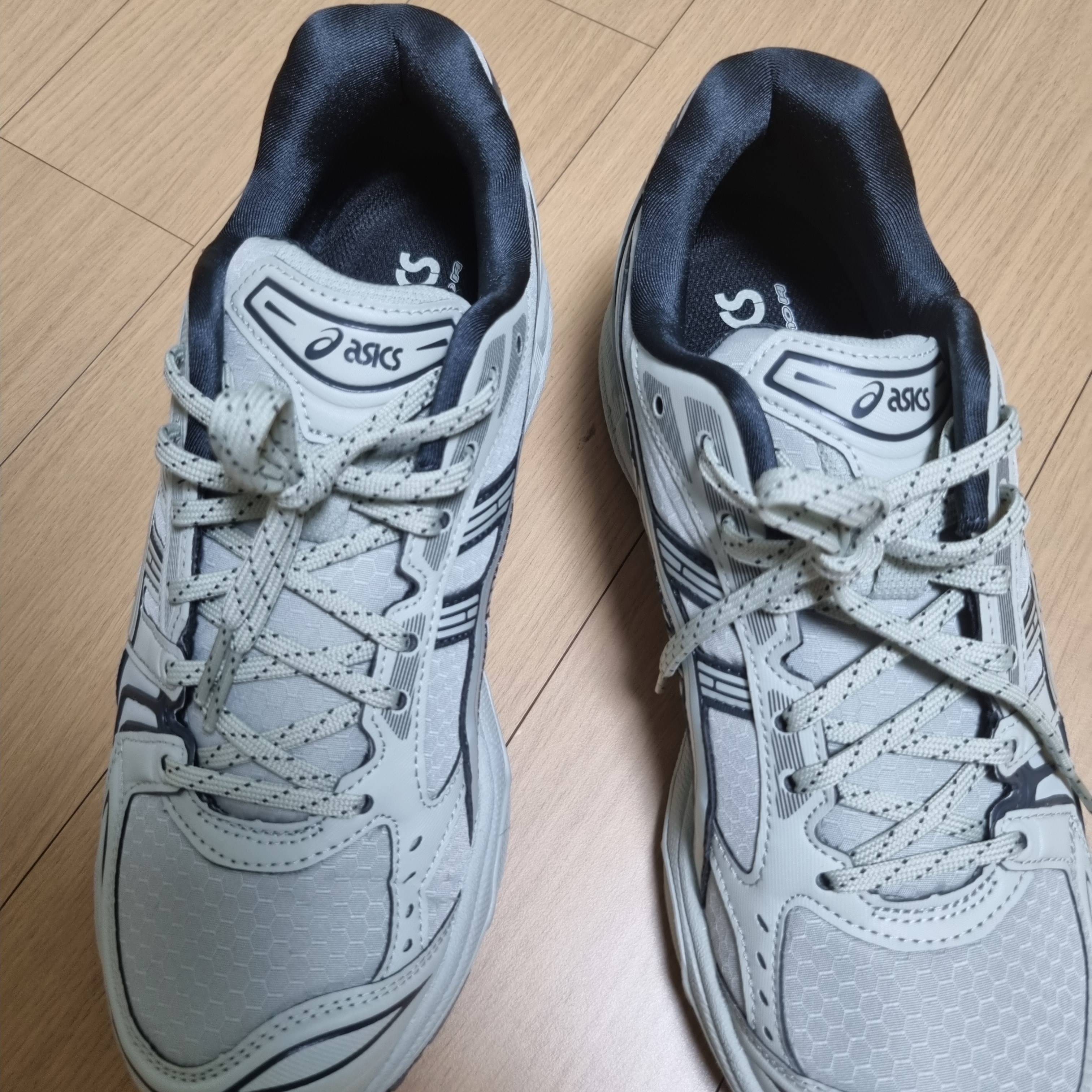 Asics Gel-Kayano 14 Earthenware Pack White Sage Graphite Grey 착용 스타일 - 2