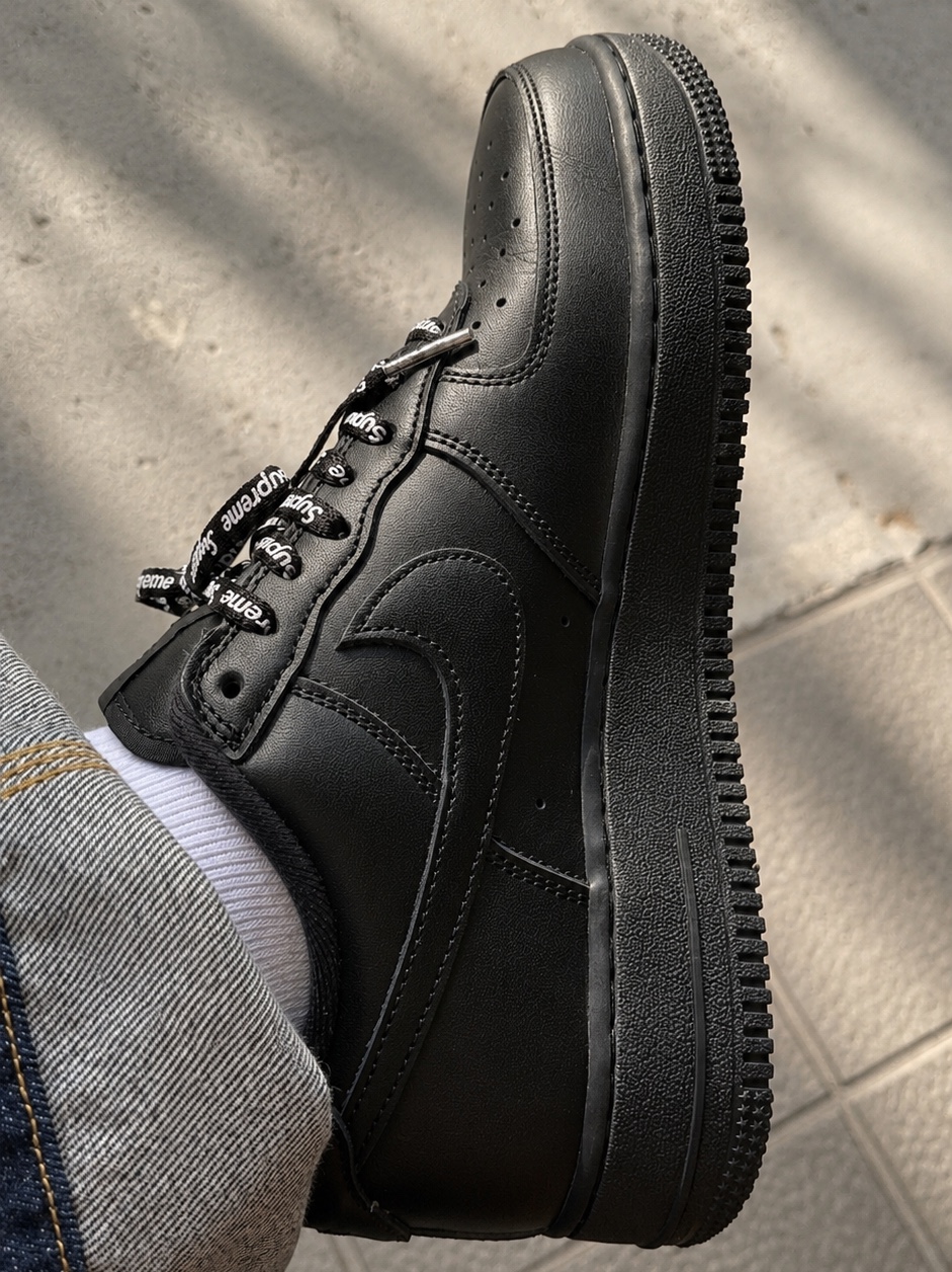 Nike x Supreme Air Force 1 Low Black, Carhartt WIP Nash Loose Fit Double Knee Pants Blue Rinsed 착용 스타일 - 4