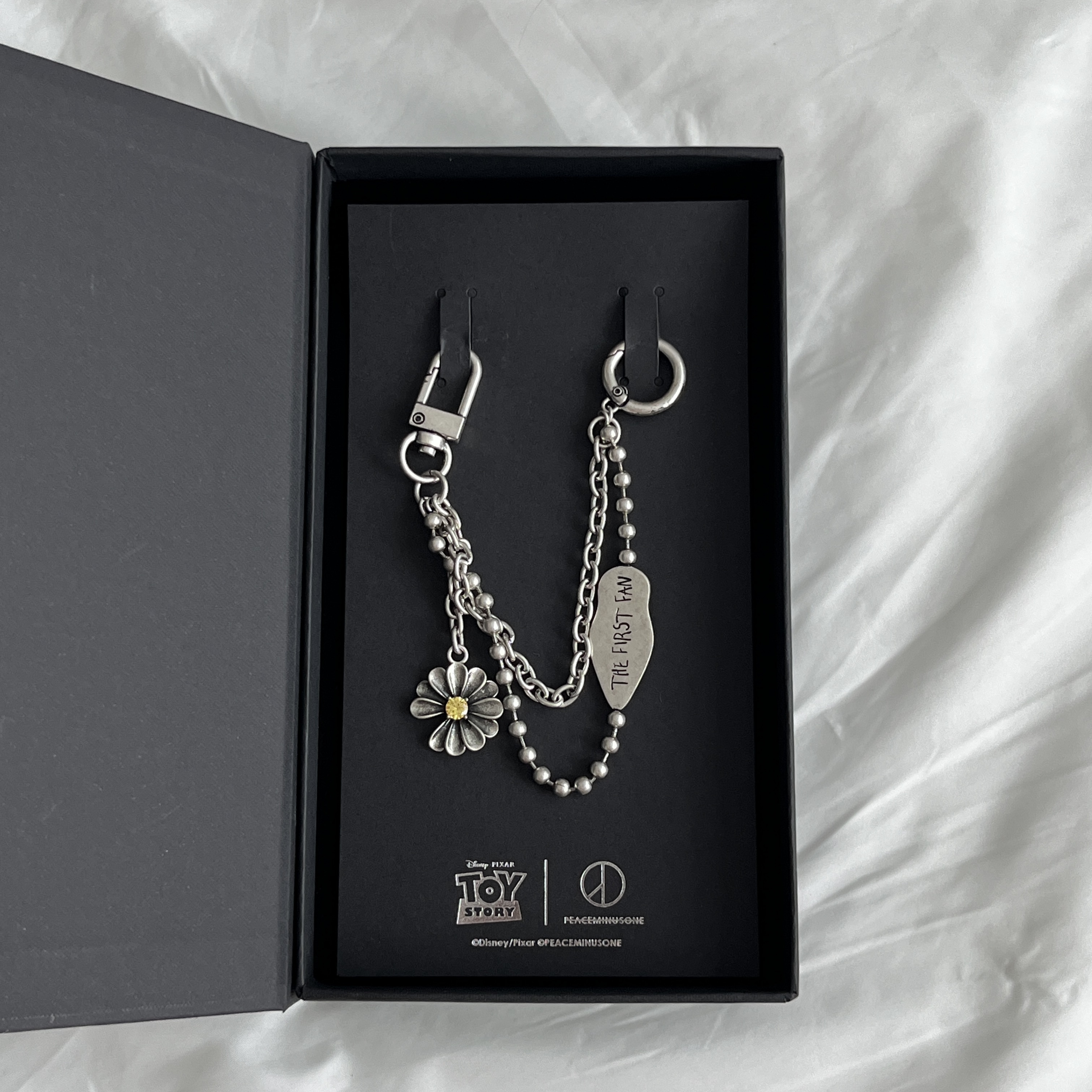 Casetify x Peaceminusone x Toy Story The First Fan Fashion Key Metal Chain Wrist Strap 착용 스타일