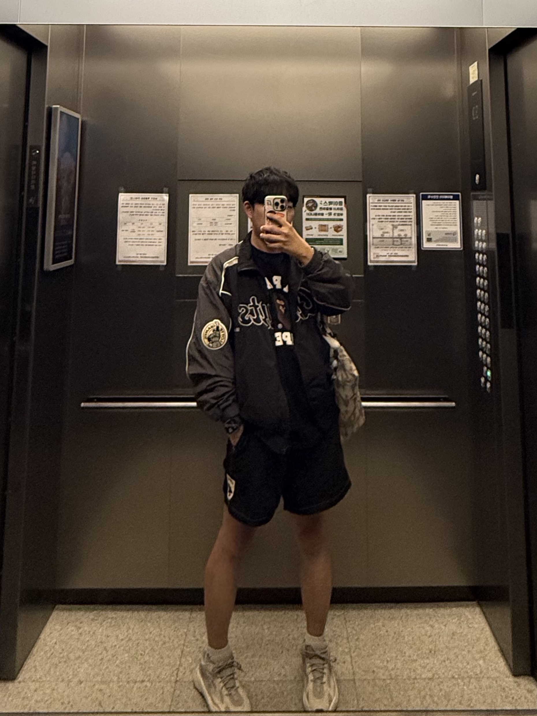 Stussy Surfman Water Shorts Black, Polyteru x Lotte Giants Dugout Retro Jumper Black 착용 스타일