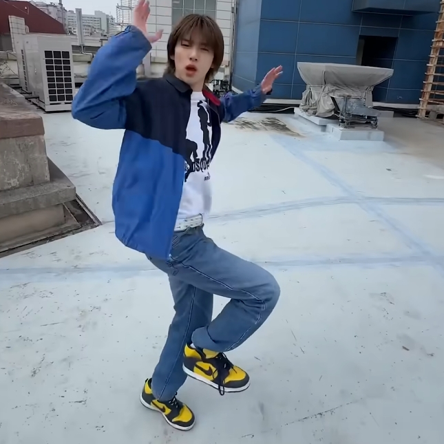Nike Dunk High SP Maize & Blue, Nike Air Max 95 OG Neon 착용 스타일 - 1