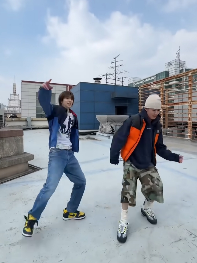 Nike Air Max 95 OG Neon, Nike Dunk High SP Maize & Blue 착용 스타일 - 1