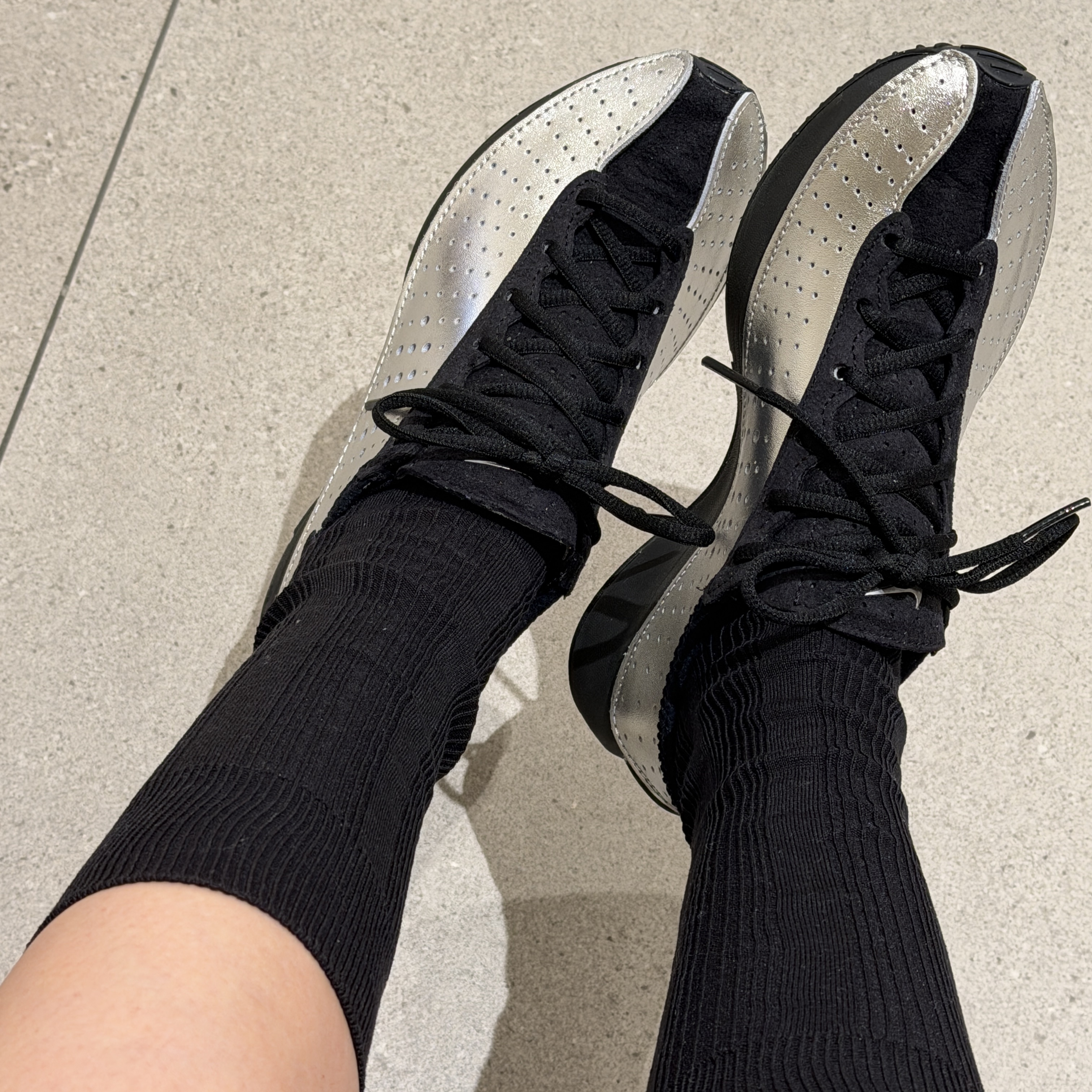 (W) Nike Air Superfly Metallic Silver and Black 착용 스타일