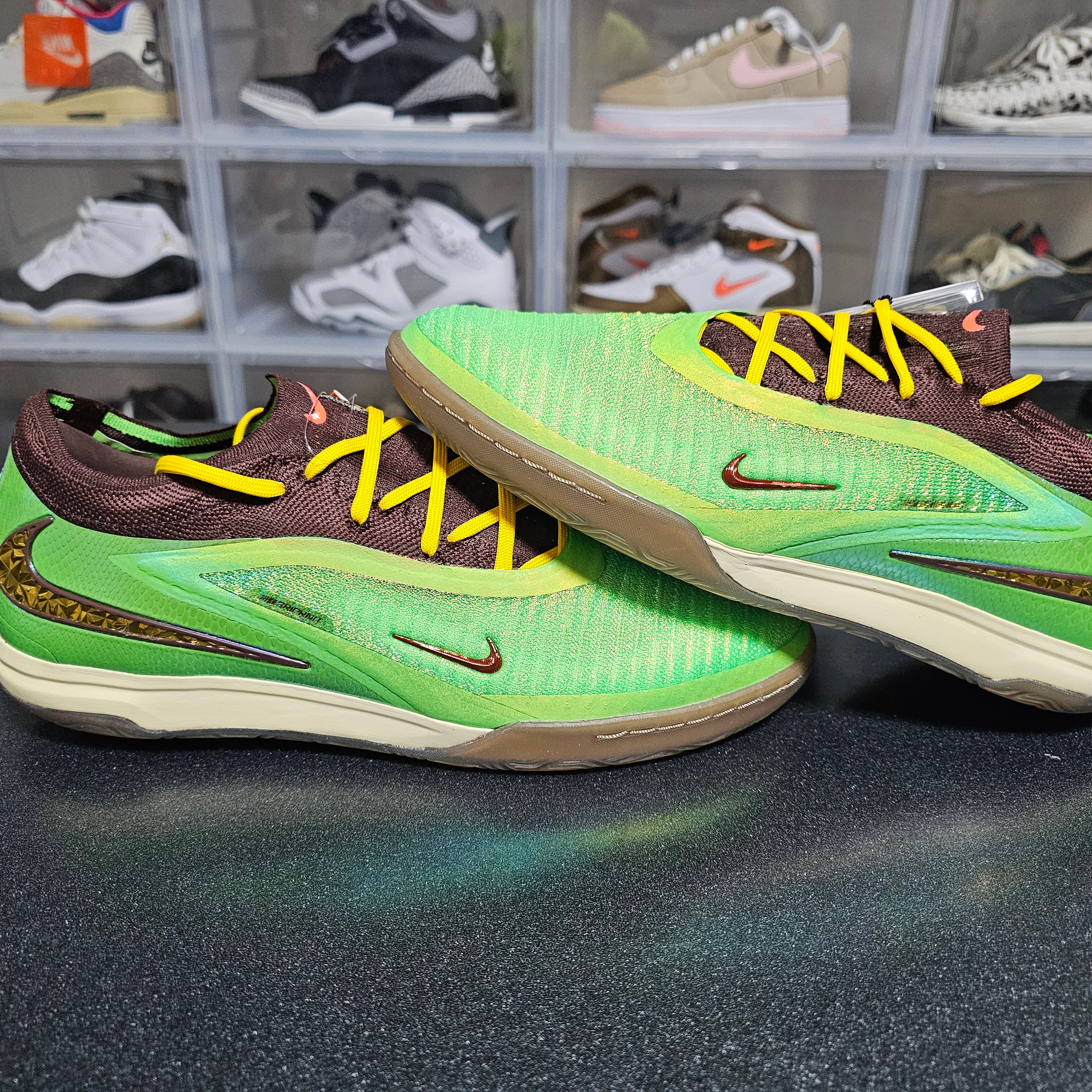Nike x Travis Scott Cactus Jack Phantom 6 Low Indoor Earth and Metallic Gold 착용 스타일 - 5