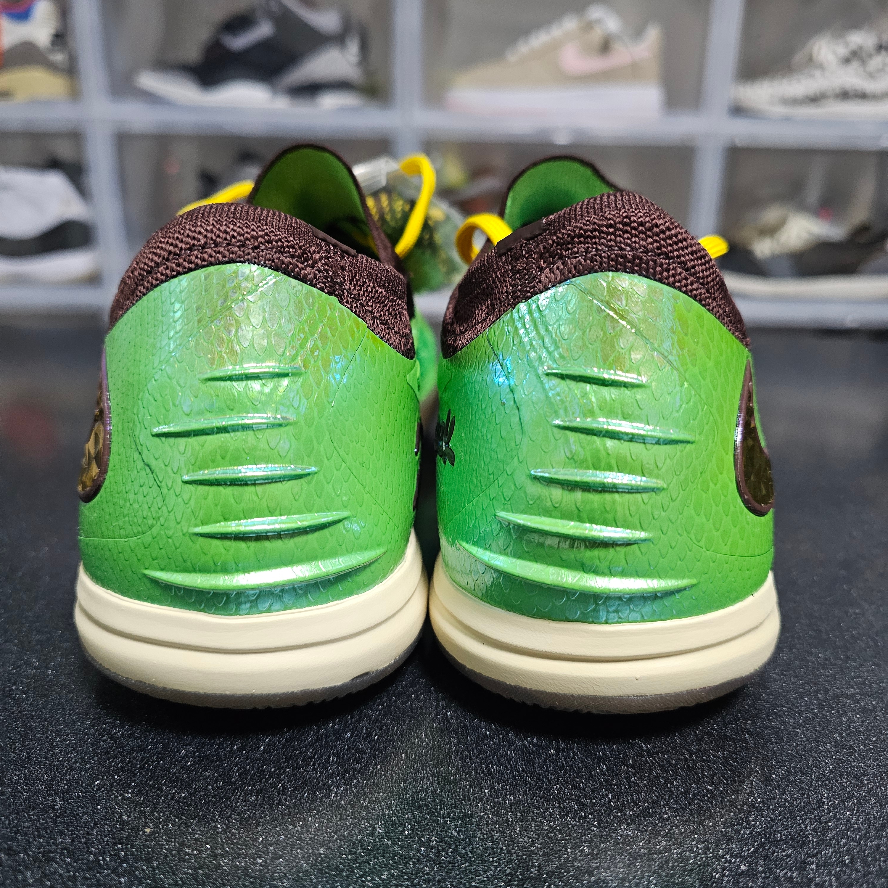Nike x Travis Scott Cactus Jack Phantom 6 Low Indoor Earth and Metallic Gold 착용 스타일 - 3