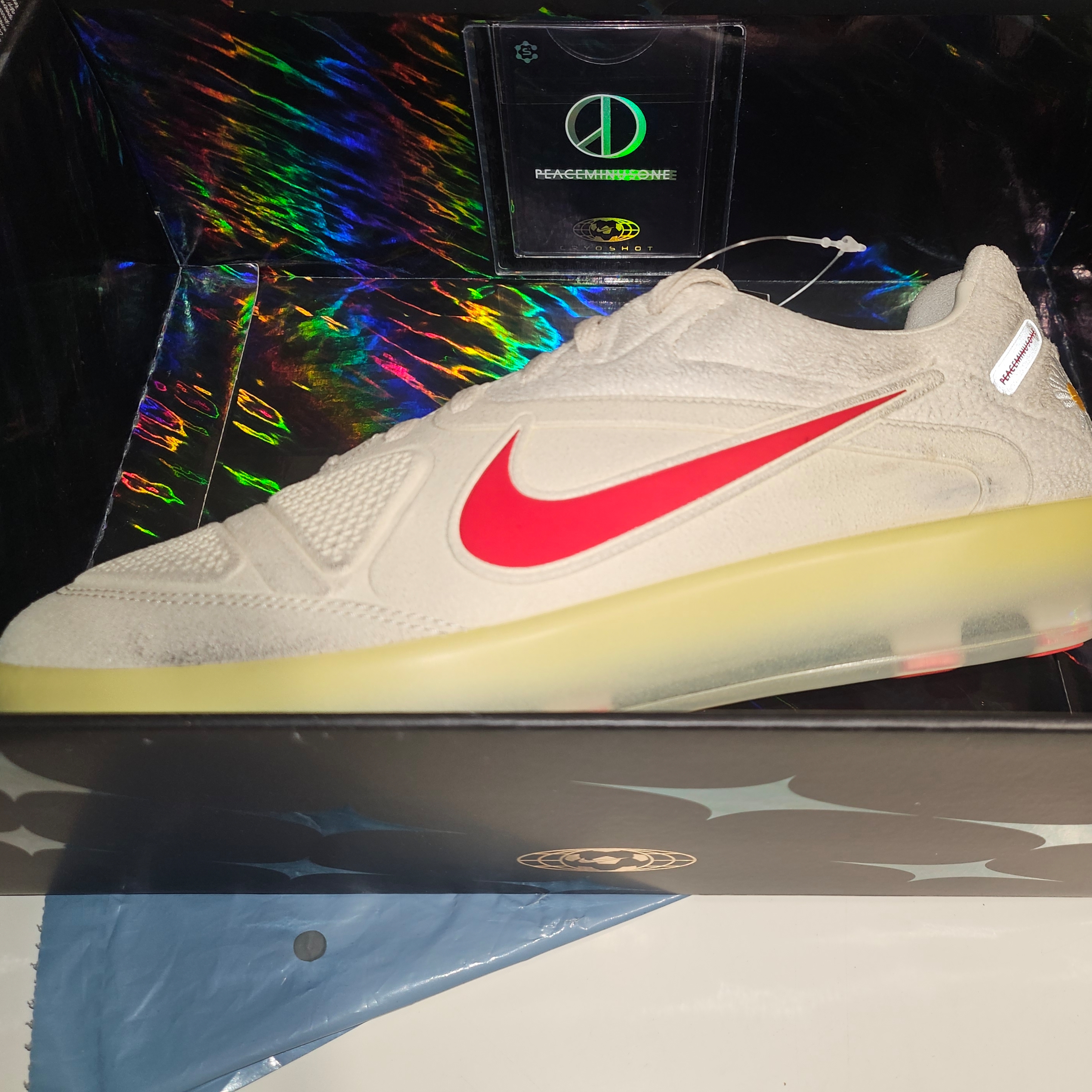 Nike x Peaceminusone Cryoshot CTR360 Natural and University Red 착용 스타일