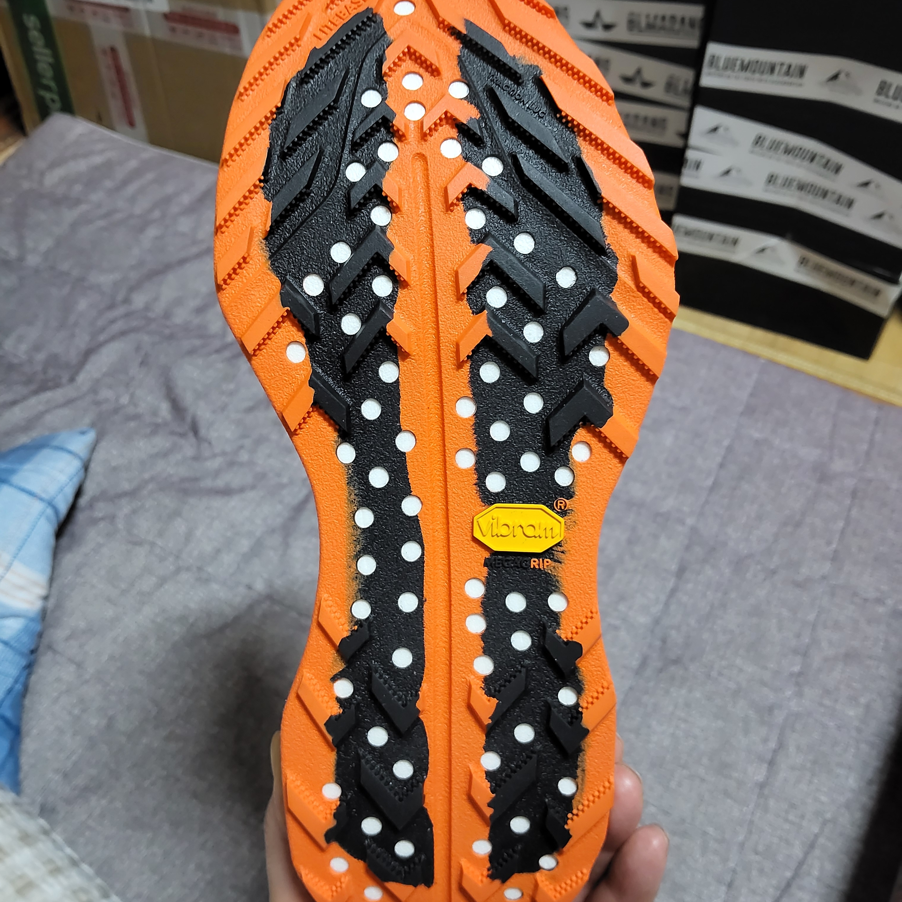 Nike ACG Ultrafly Trail Sail White Safety Orange 착용 스타일 - 8