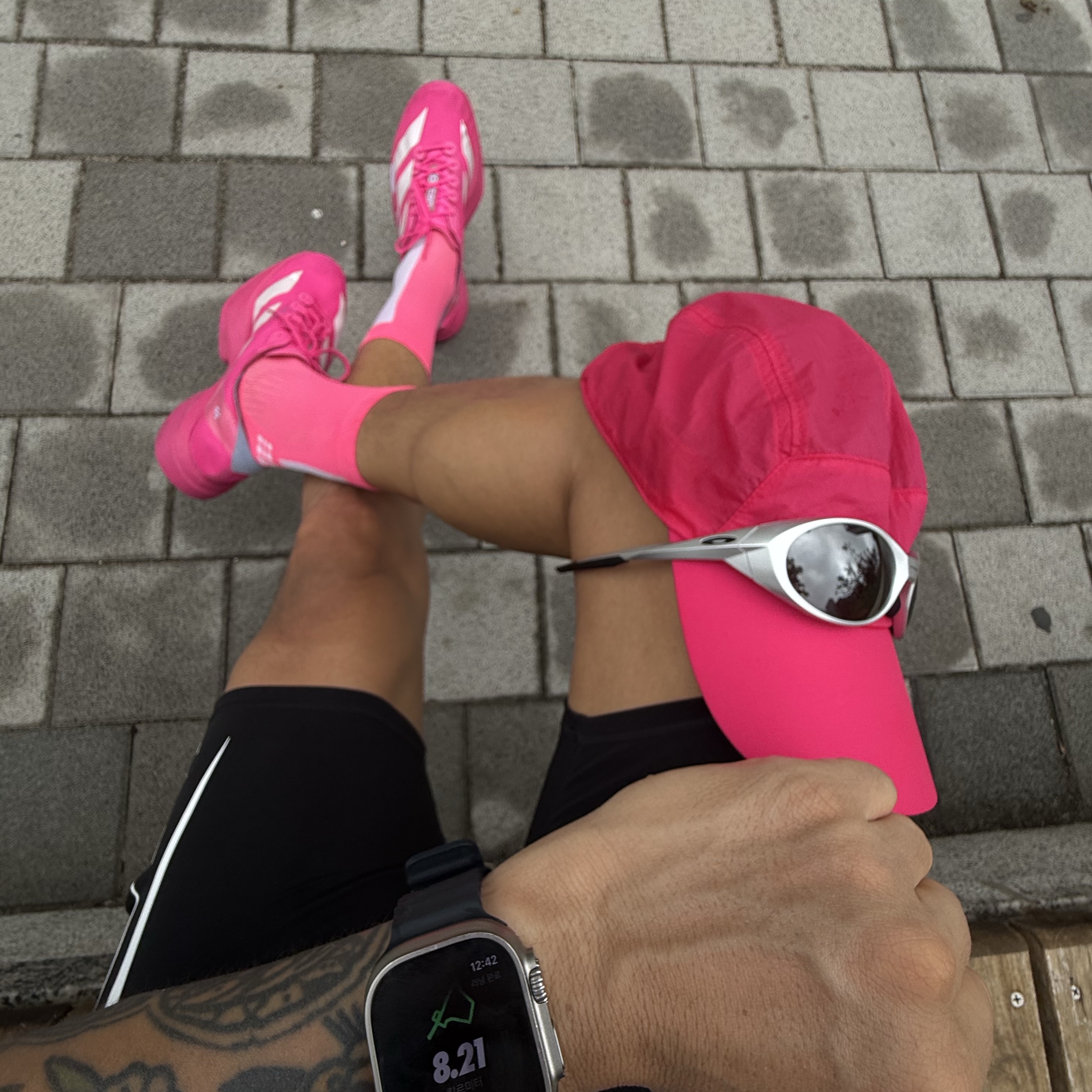 Adidas Adizero Adios Pro 4 Shock Pink Zero Metalic, Oakley Eye Jacket Redux Silver Frame Prizm Black Polarized Lenses High Bridge Fit 착용 스타일