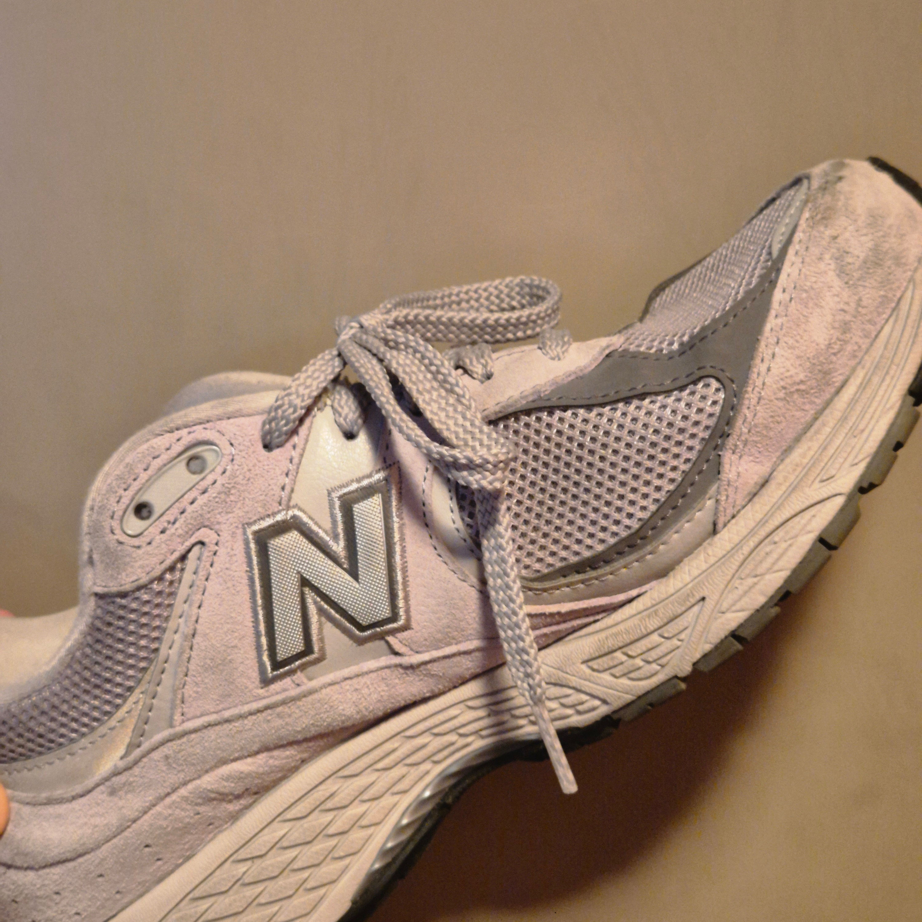 New Balance 2002R Grey 착용 스타일