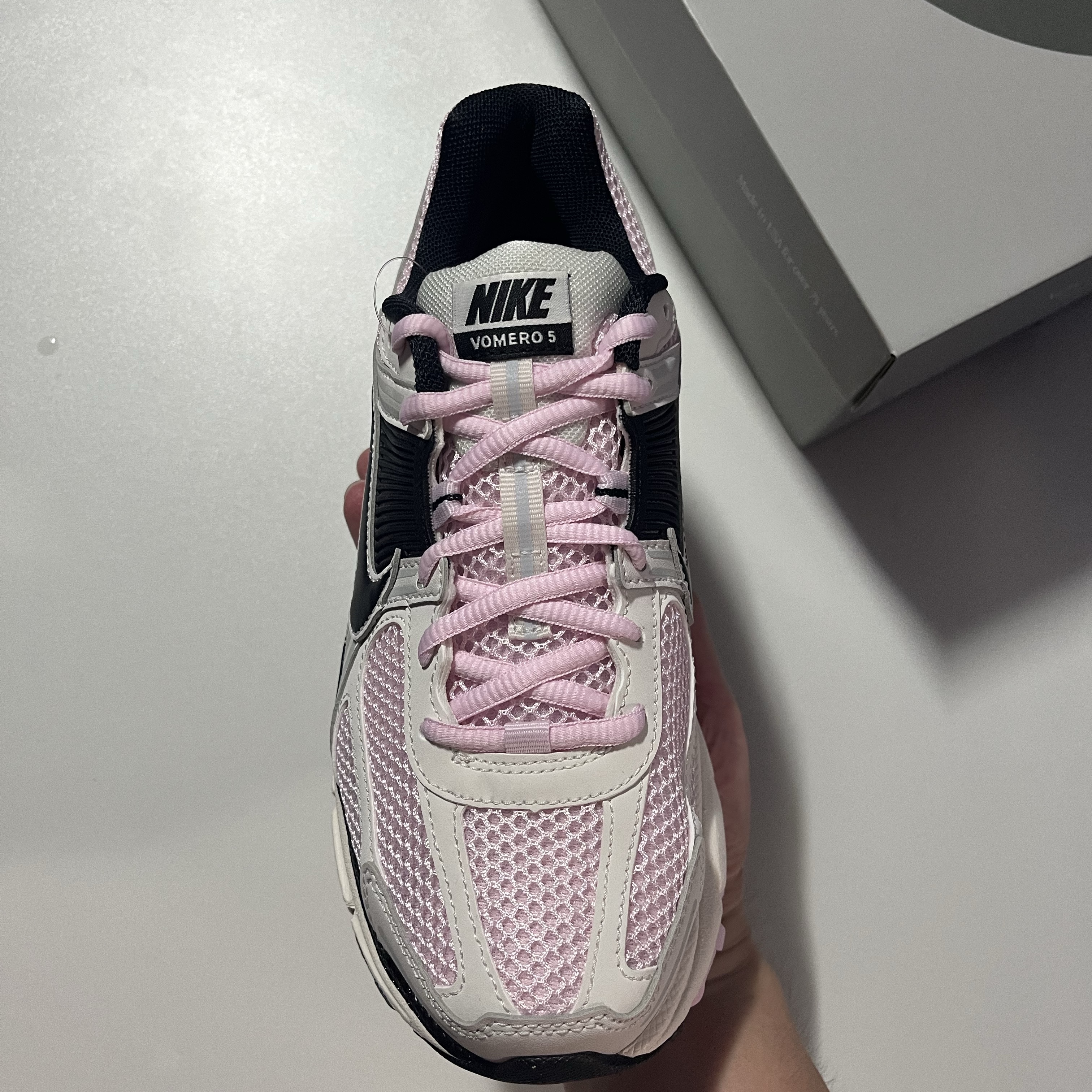 Nike Zoom Vomero 5 Photon Dust Gridiron, Nike Zoom Vomero 5 Pink Foam Phantom 착용 스타일 - 4