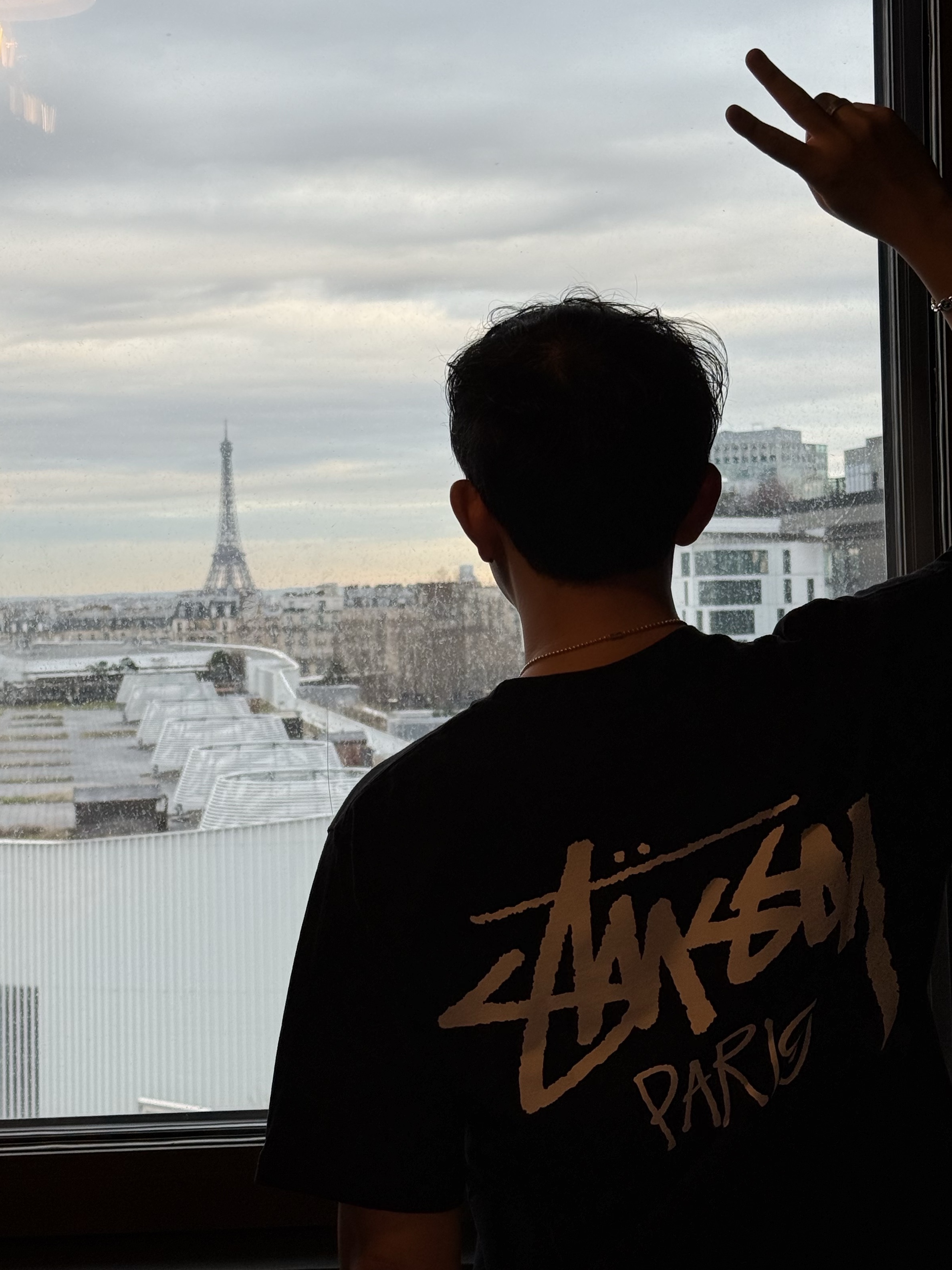 Stussy Stock Paris T-Shirt Black 착용 스타일