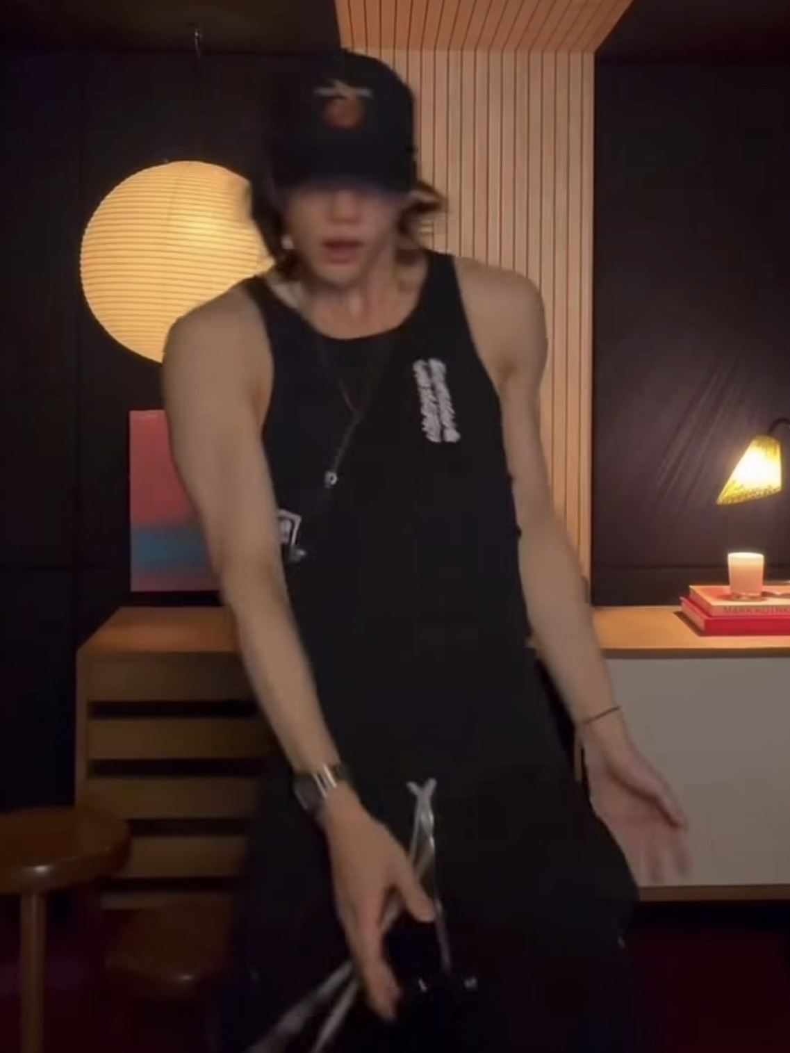 Chrome Hearts Eyechart Logo Tank Top Black 착용 스타일 - 3