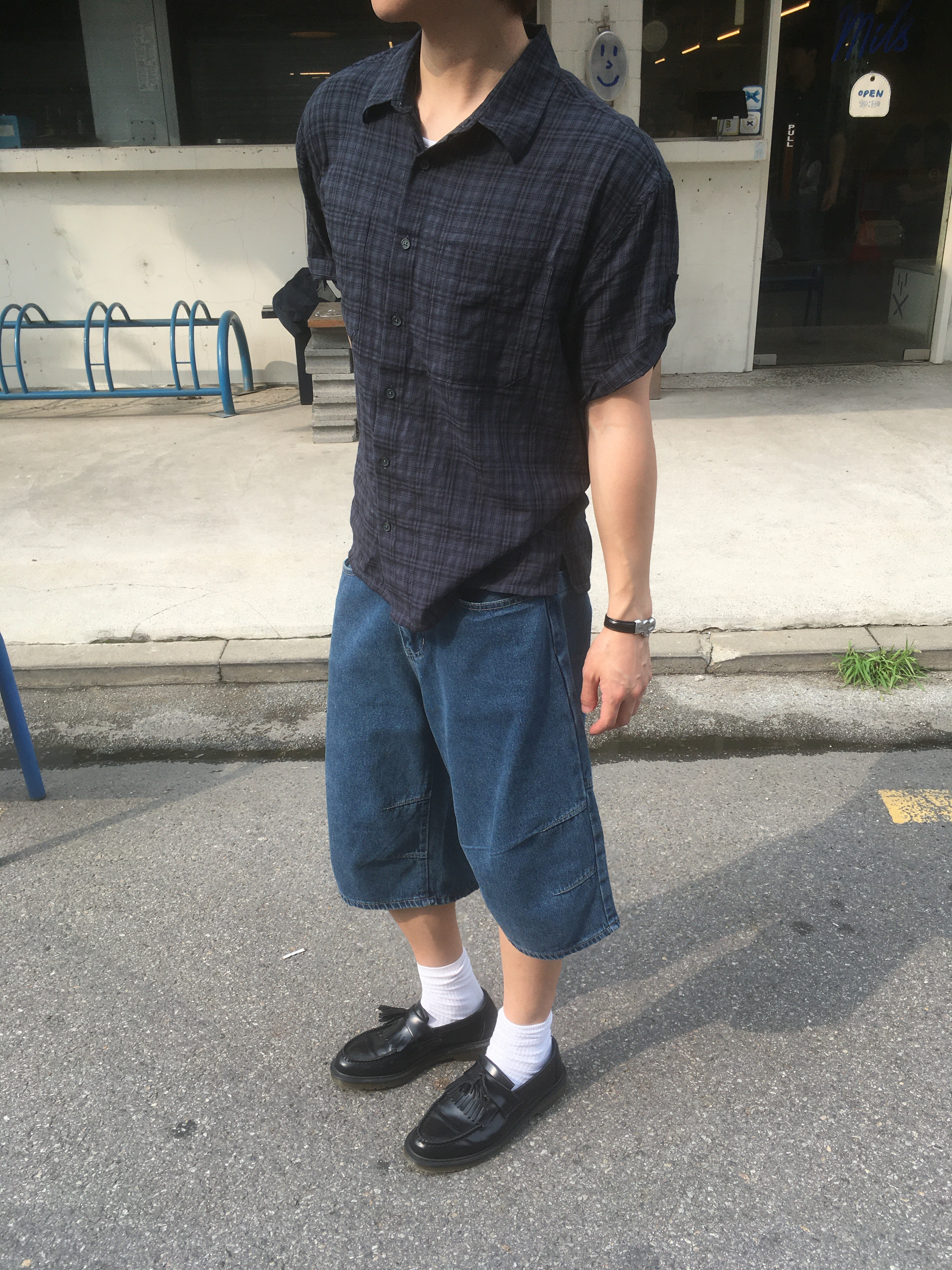 Dr. Martens Adrian Smooth Black, TOWTOW.ARCHIVE Timeless Twist Wristlet V3_Black&Silver 착용 스타일 - 4