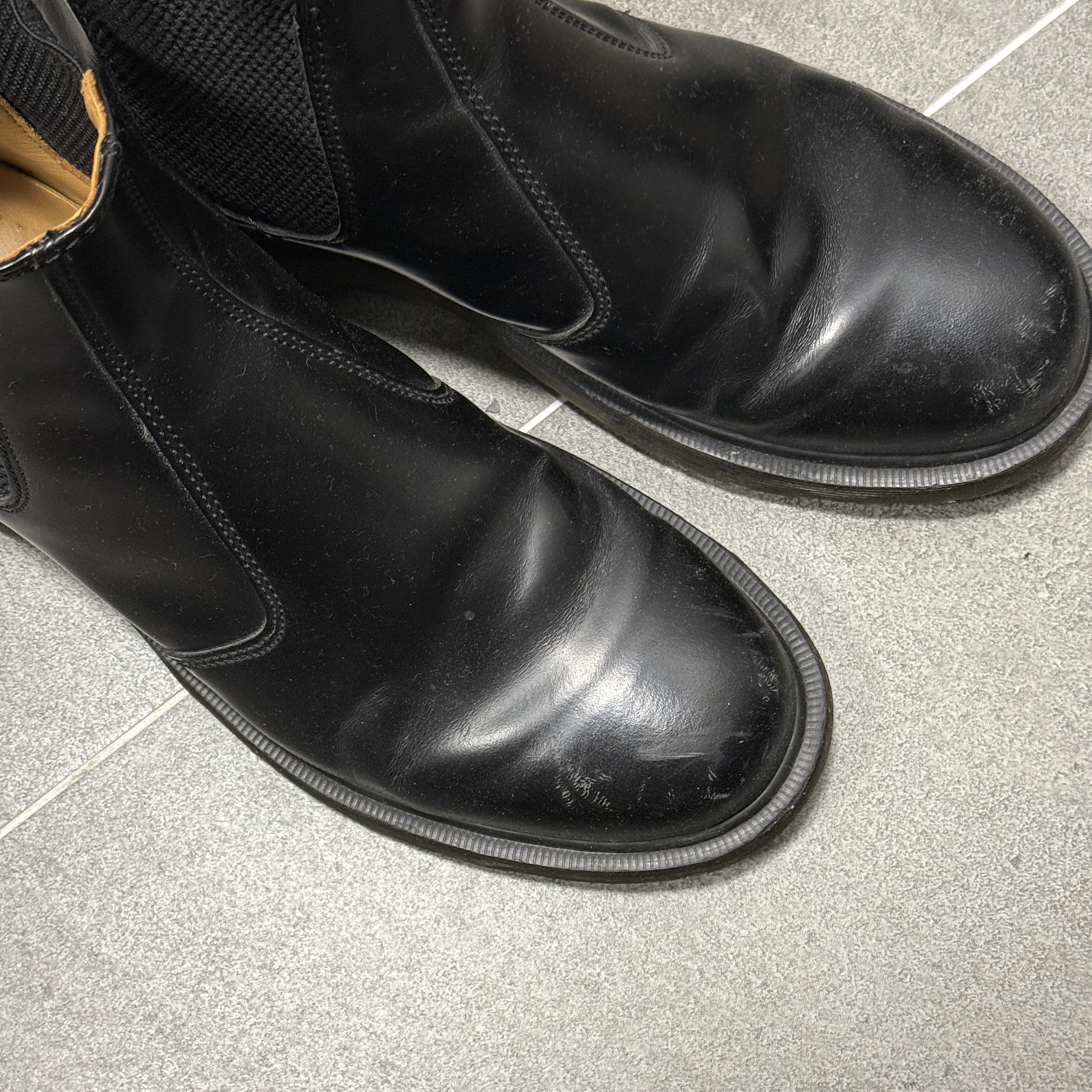 Dr. Martens 2976 Chelsea Black Smooth 착용 스타일