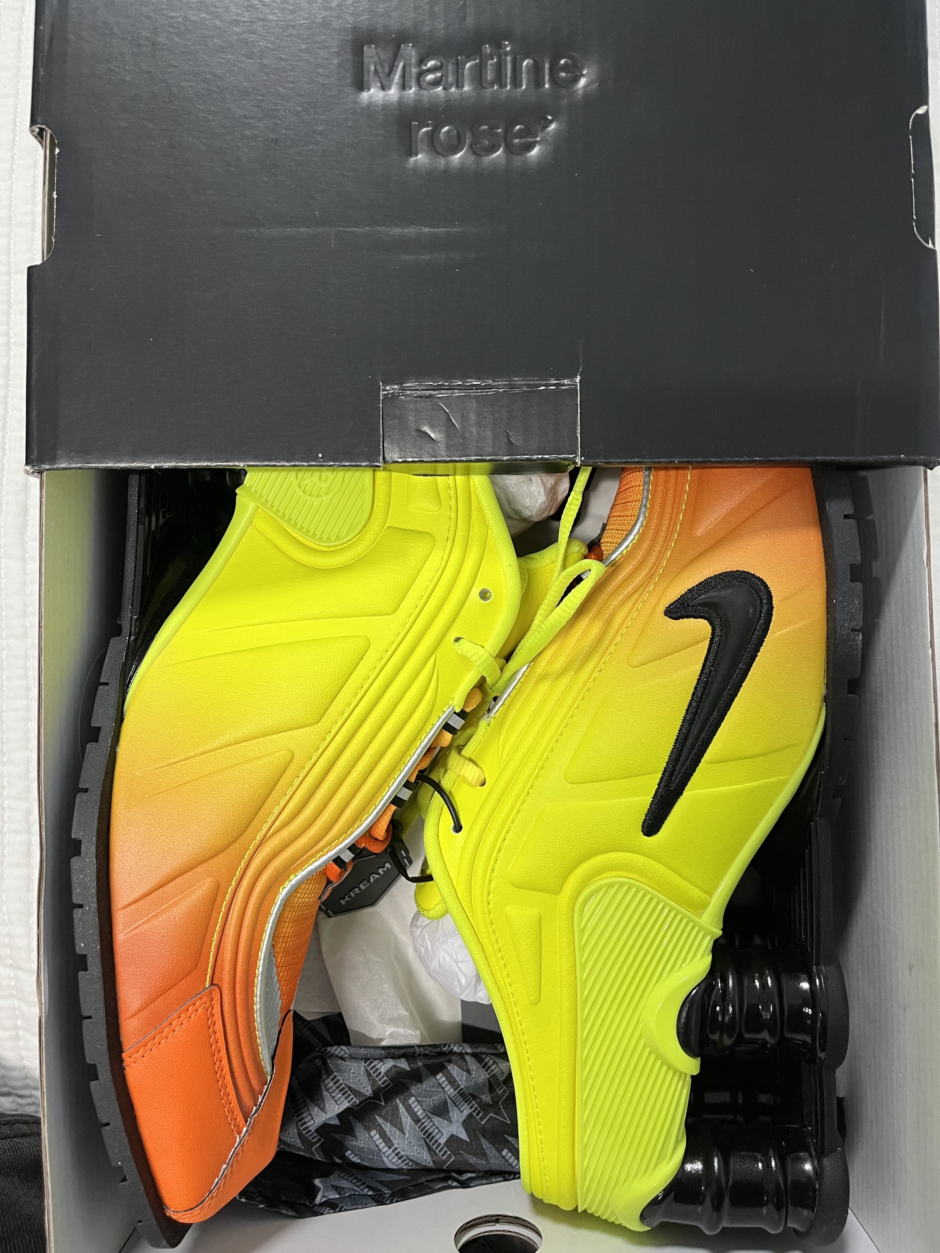 Nike x Martine Rose Shox MR4 Safety Orange 착용 스타일