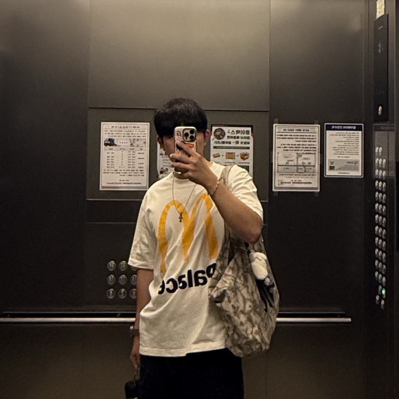 Palace x McDonald's Logo T-Shirt White - 23FW 착용 스타일