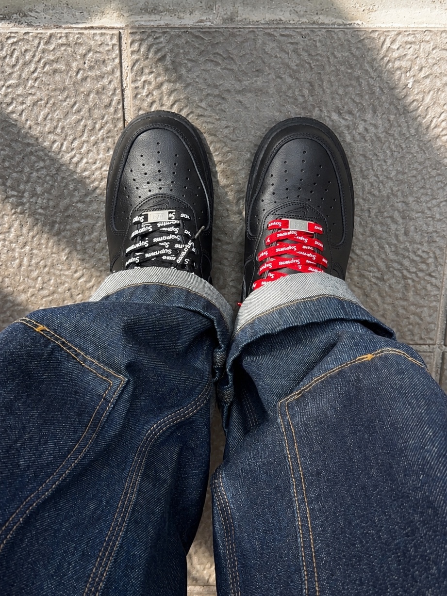 Nike x Supreme Air Force 1 Low Black, Carhartt WIP Nash Loose Fit Double Knee Pants Blue Rinsed 착용 스타일 - 2