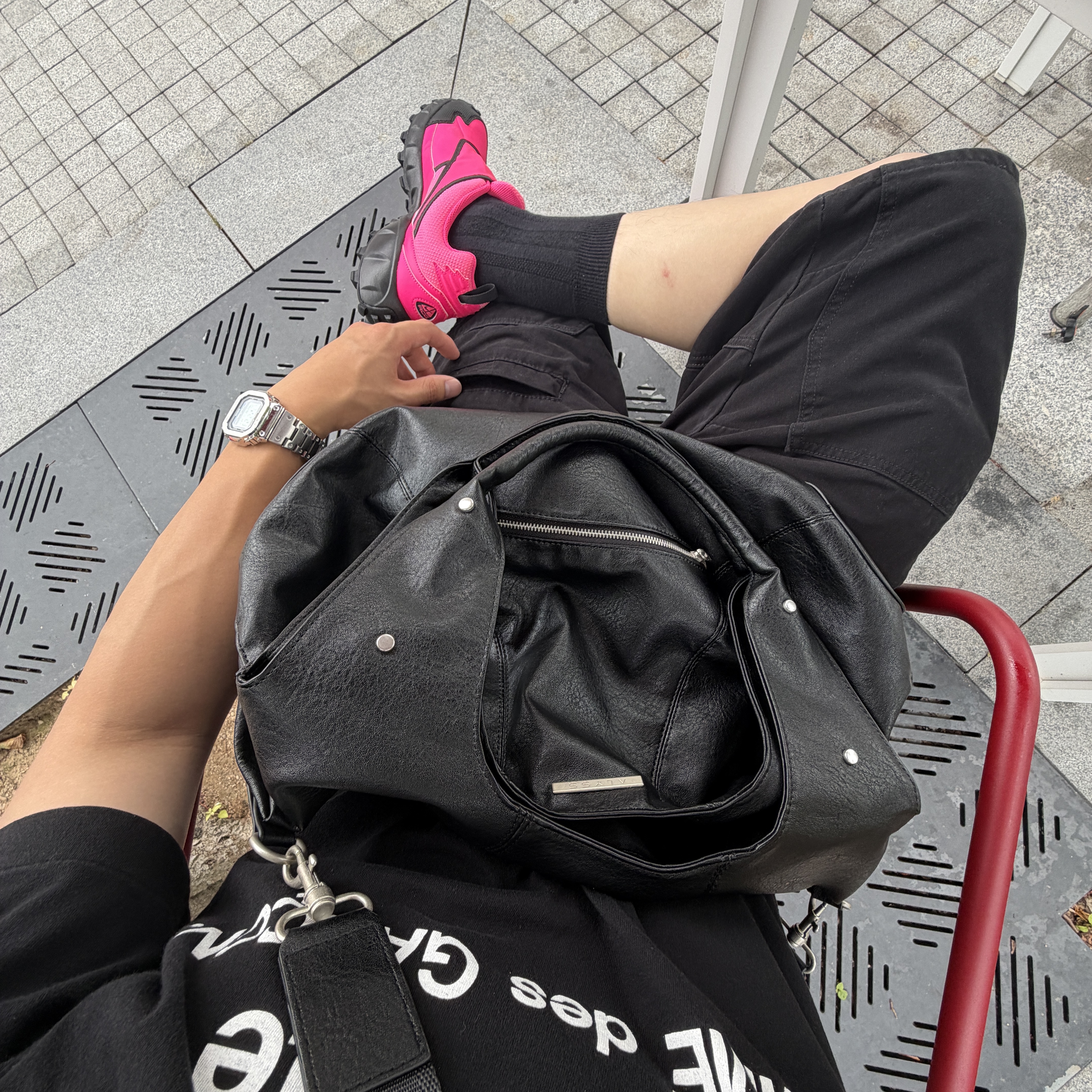 Nike ACG Phassad Hyper Pink and Black, CDG 1986 Comme des Garcons T-Shirt Black 착용 스타일