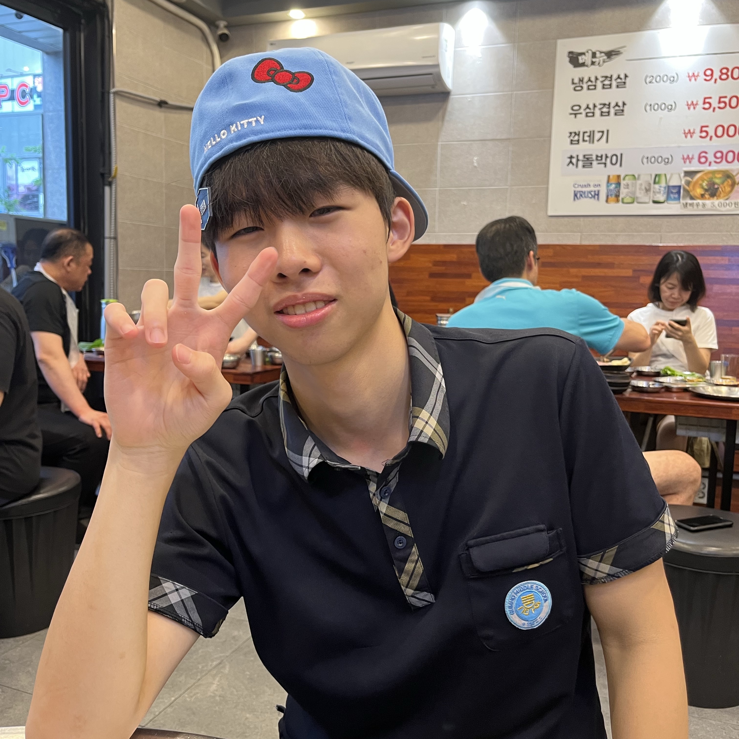 New Era x Hello Kitty Size Cap Radiant Blue 착용 스타일