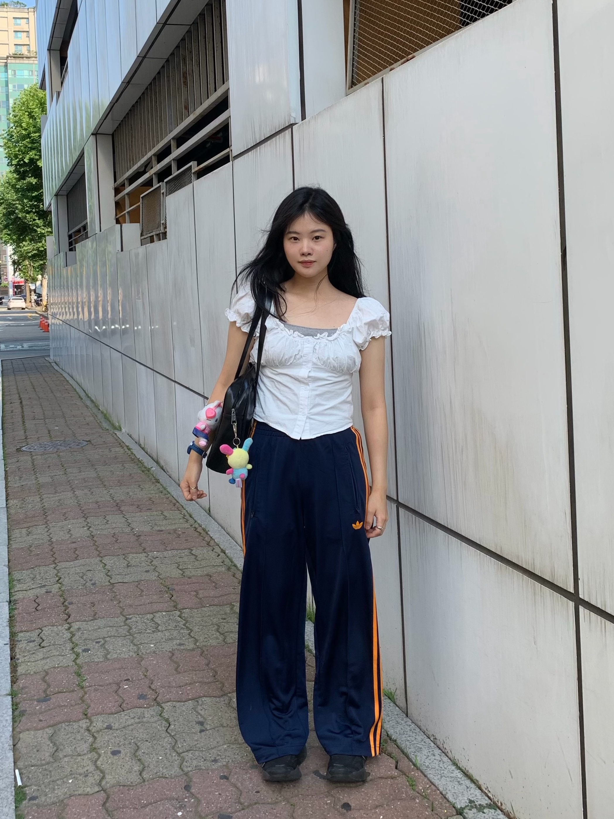 (W) Adidas Adicolor Classic Firebird Loose Track Pants Night Indigo Crew Orange - KR Sizing 착용 스타일 - 4
