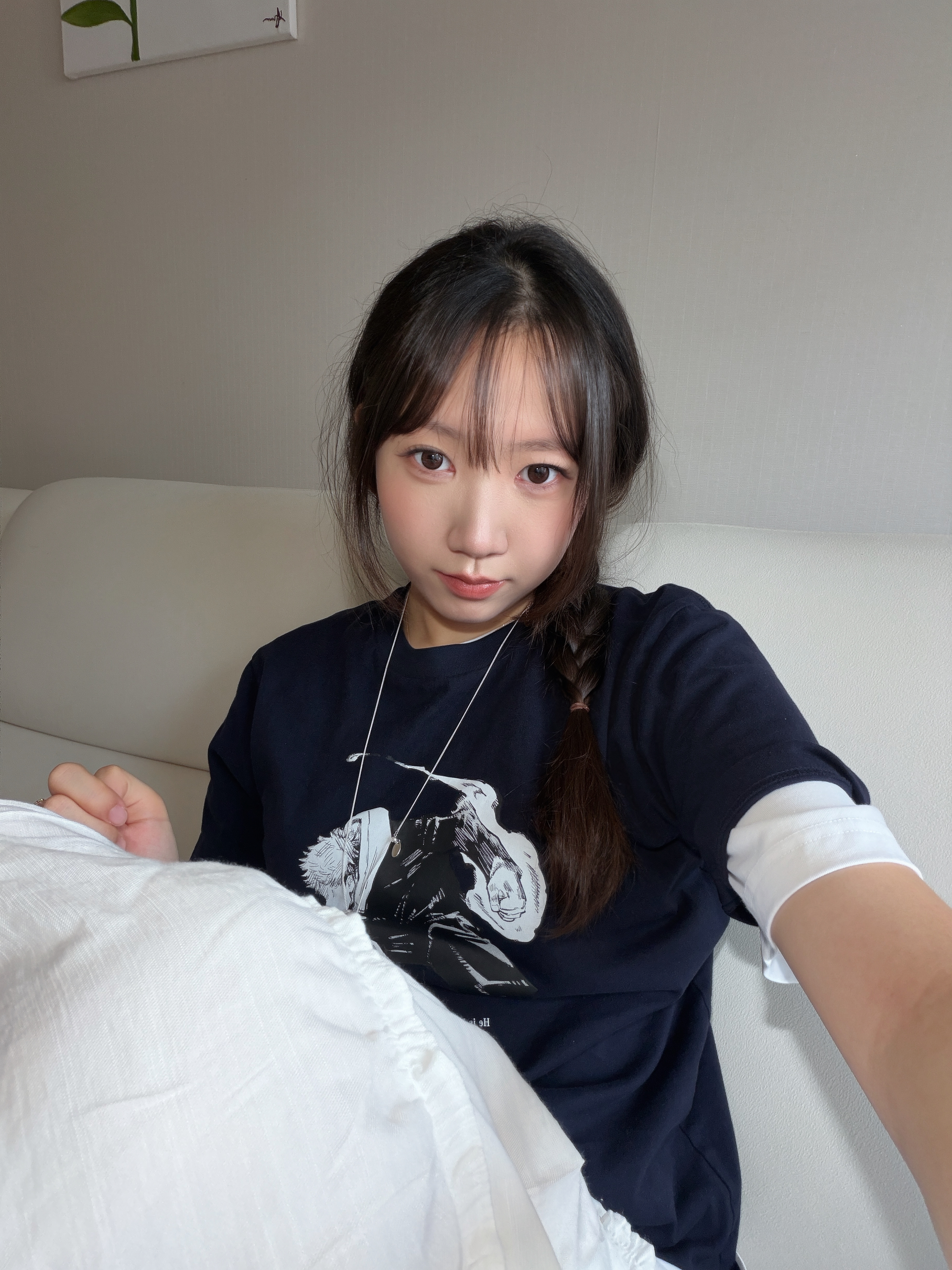 Uniqlo UT Shueisha 100th Anniversary Jujutsu Kaisen T-Shirt Navy 착용 스타일 - 1