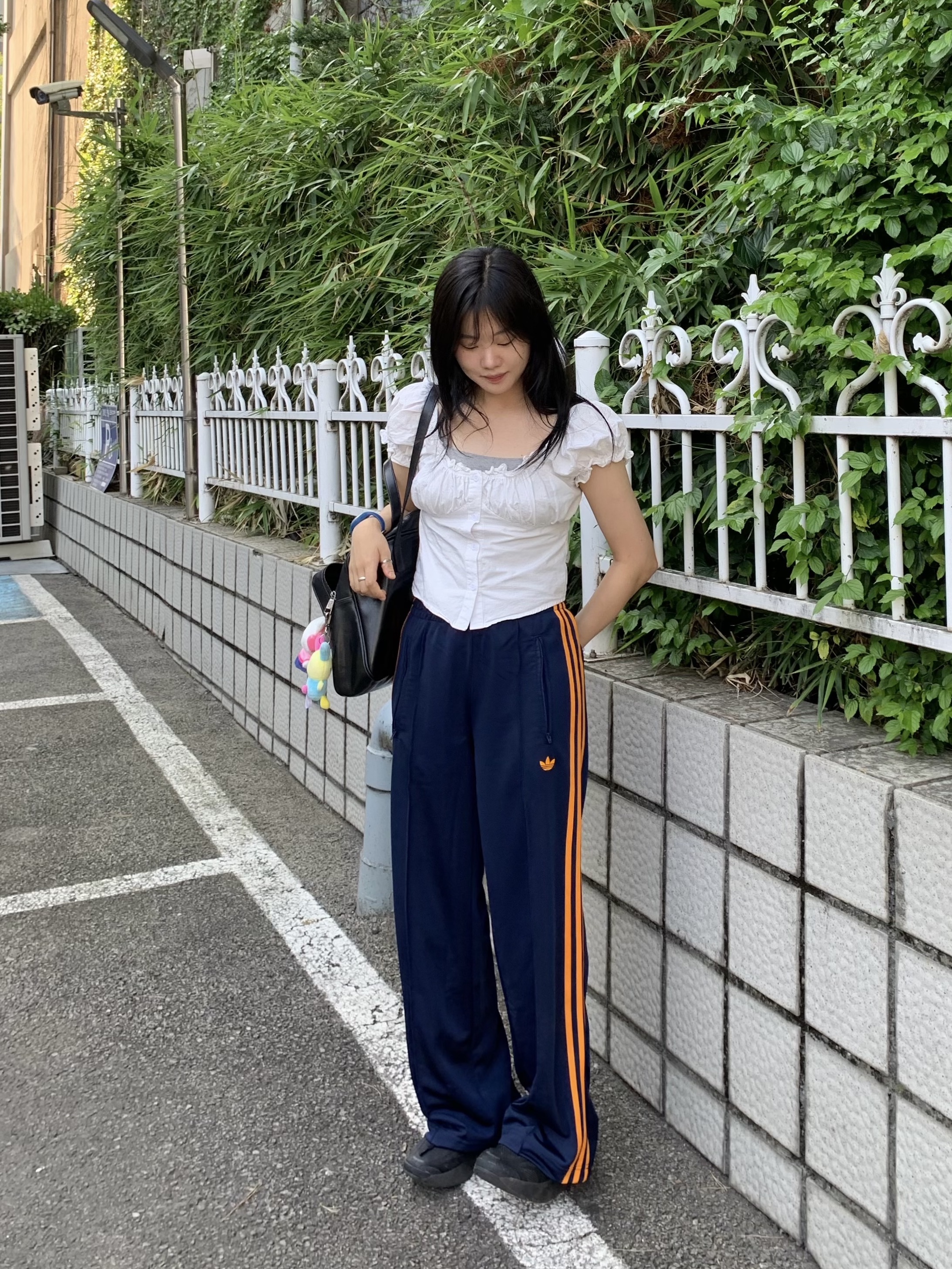 (W) Adidas Adicolor Classic Firebird Loose Track Pants Night Indigo Crew Orange - KR Sizing 착용 스타일 - 2