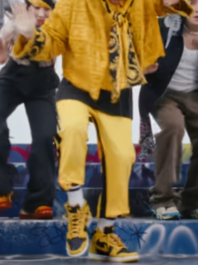 Nike Wu-Tang Clan Dunk High Black and Pollen 착용 스타일 - 3