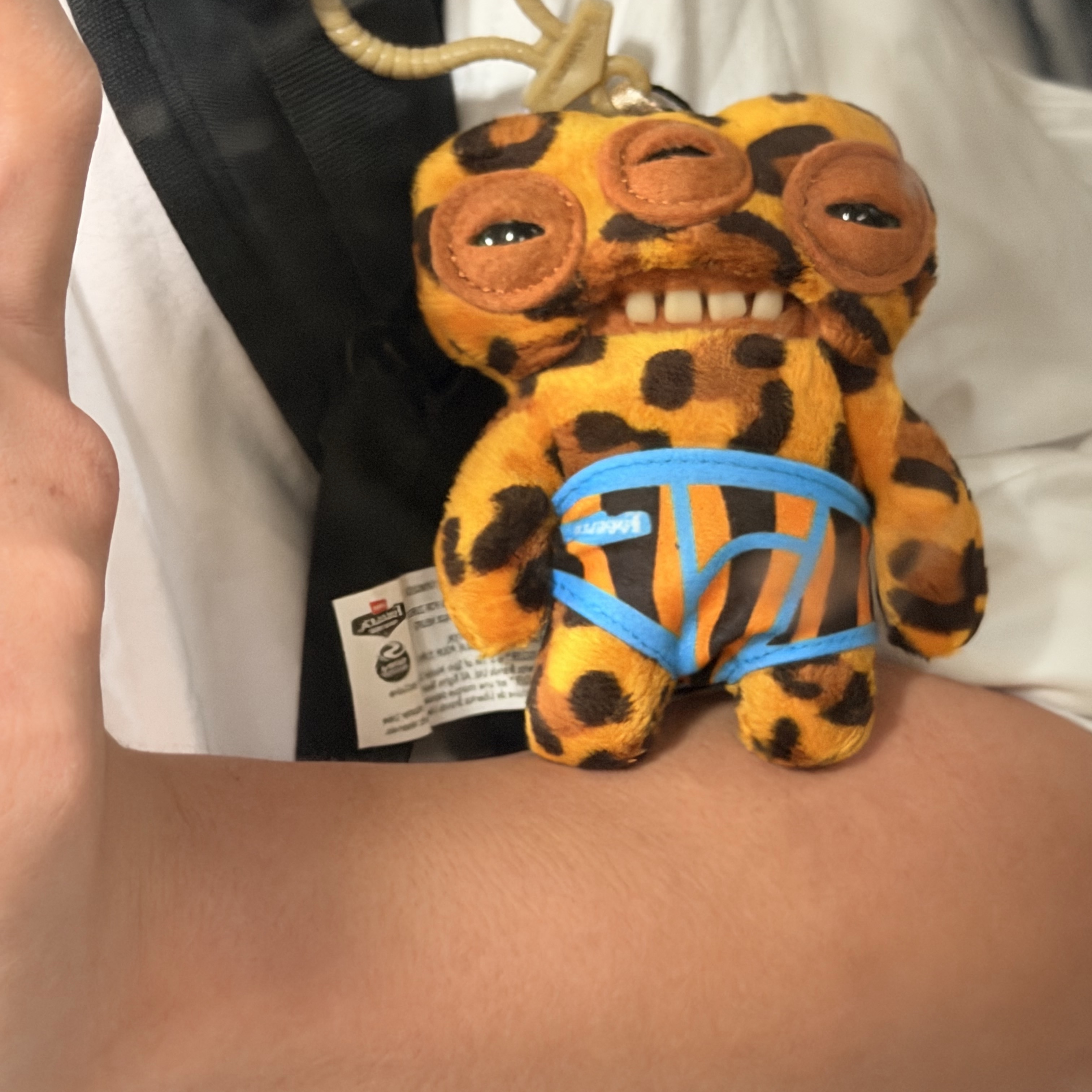 Fuggler Alien Keyring Leopard 착용 스타일
